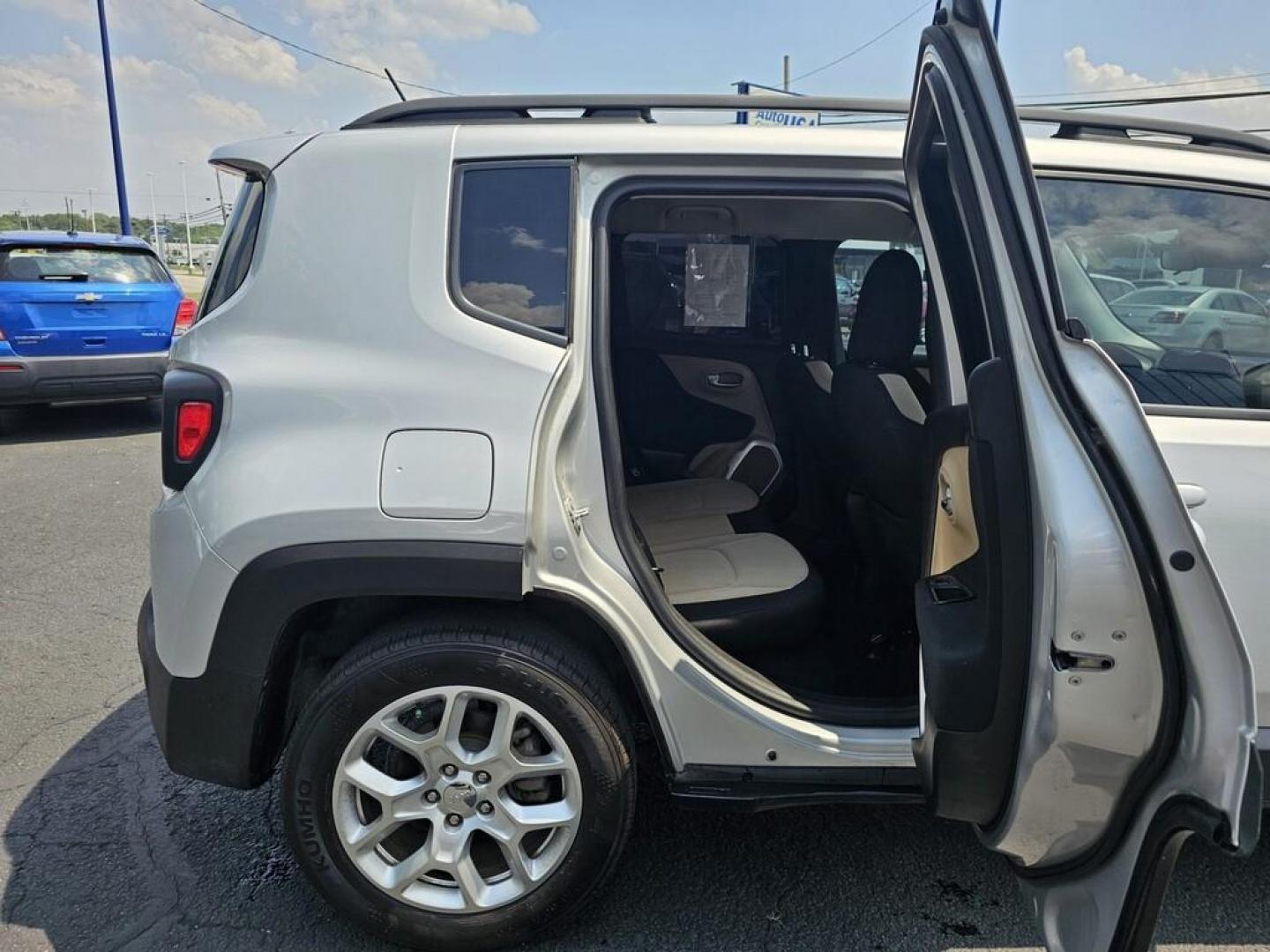 2016 GRAY JEEP RENEGADE LATITUDE (ZACCJABT0GP) , located at 5744 Central Avenue, Toledo, OH, 43615, (419) 724-0130, 41.676781, -83.682137 - Photo#9