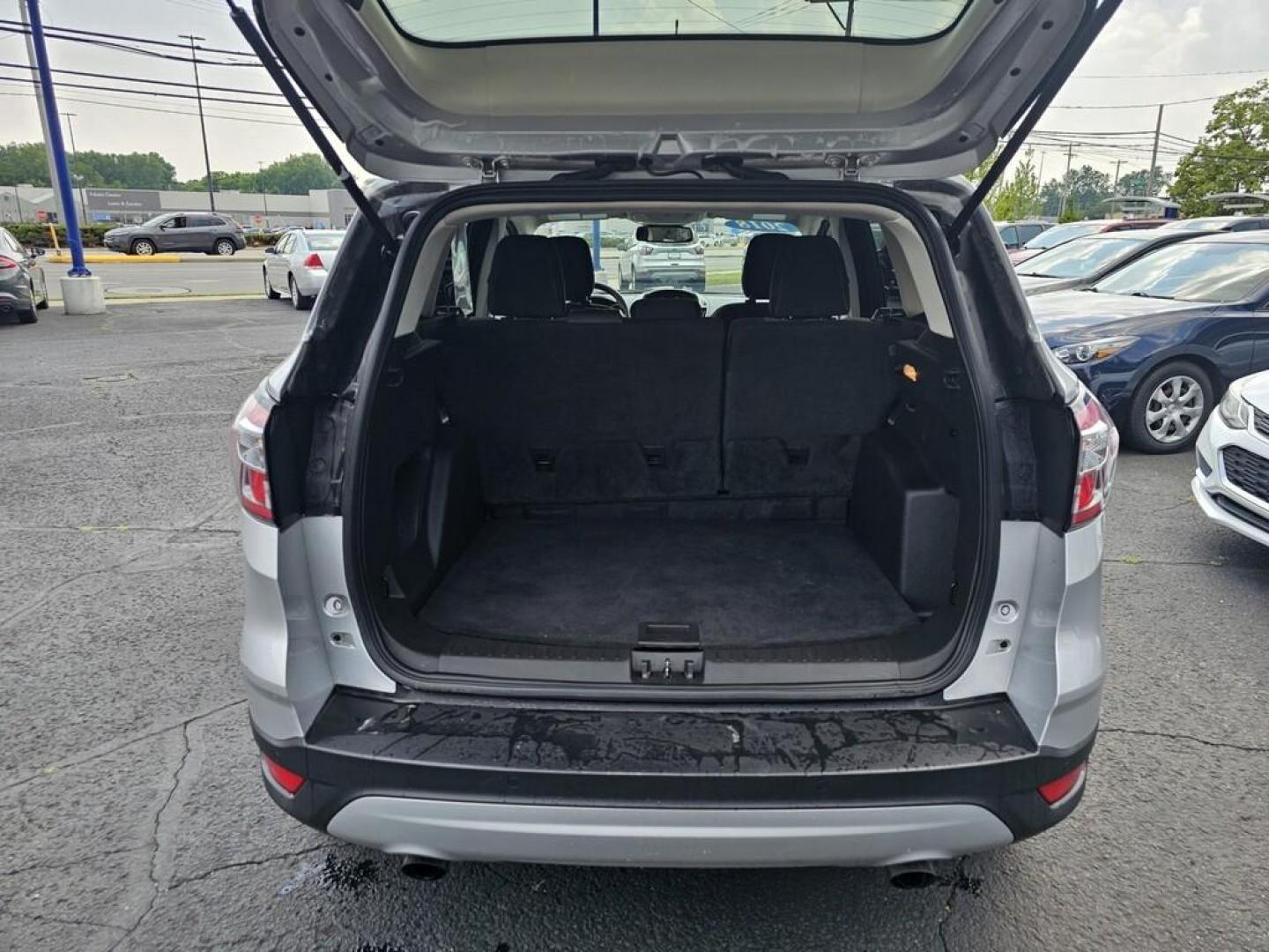 2018 SILVER FORD ESCAPE SE (1FMCU9GD4JU) , located at 5744 Central Avenue, Toledo, OH, 43615, (419) 724-0130, 41.676781, -83.682137 - Photo#6