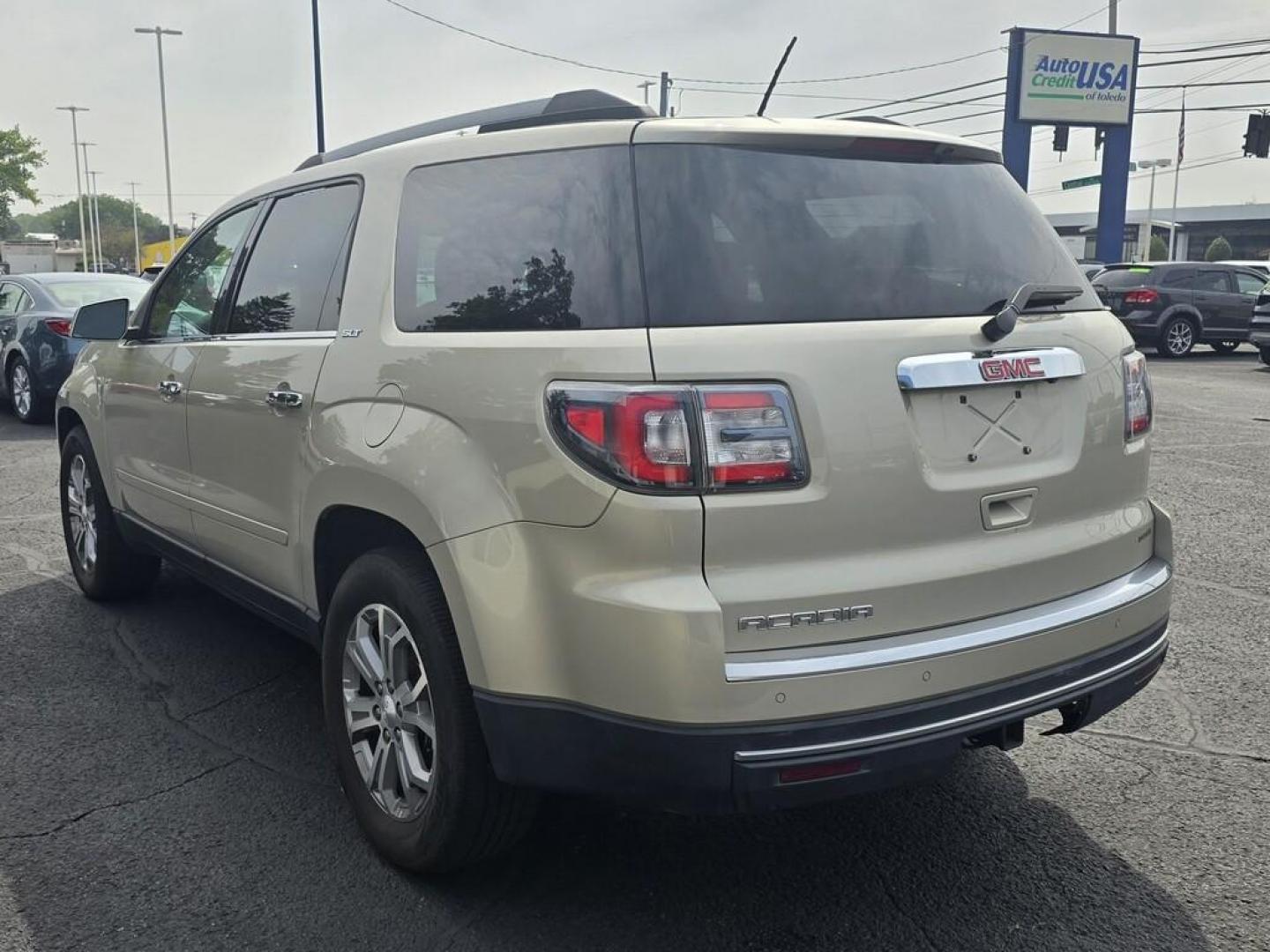 2015 GOLD GMC ACADIA SLT1 (1GKKRRKD2FJ) , located at 5744 Central Avenue, Toledo, OH, 43615, (419) 724-0130, 41.676781, -83.682137 - Photo#2