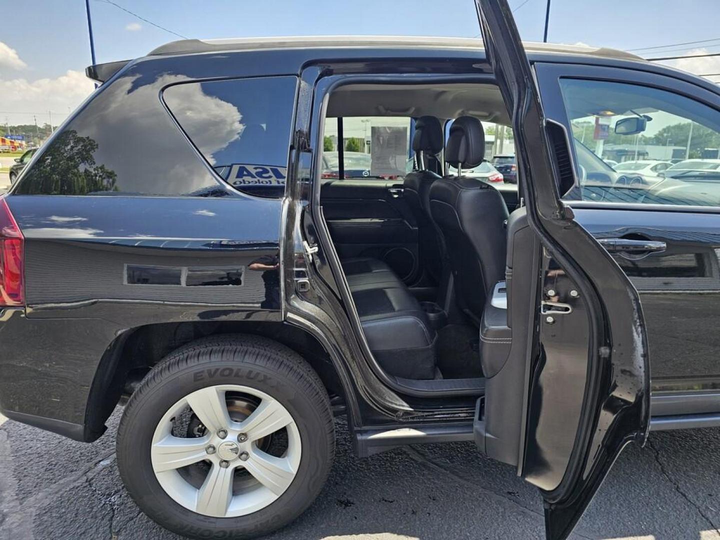 2016 BLACK JEEP COMPASS LATITUDE (1C4NJDEB6GD) , located at 5744 Central Avenue, Toledo, OH, 43615, (419) 724-0130, 41.676781, -83.682137 - Photo#9