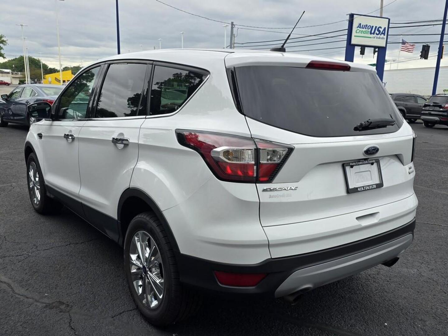 2017 WHITE FORD ESCAPE SE (1FMCU0GD2HU) , located at 5744 Central Avenue, Toledo, OH, 43615, (419) 724-0130, 41.676781, -83.682137 - Photo#2