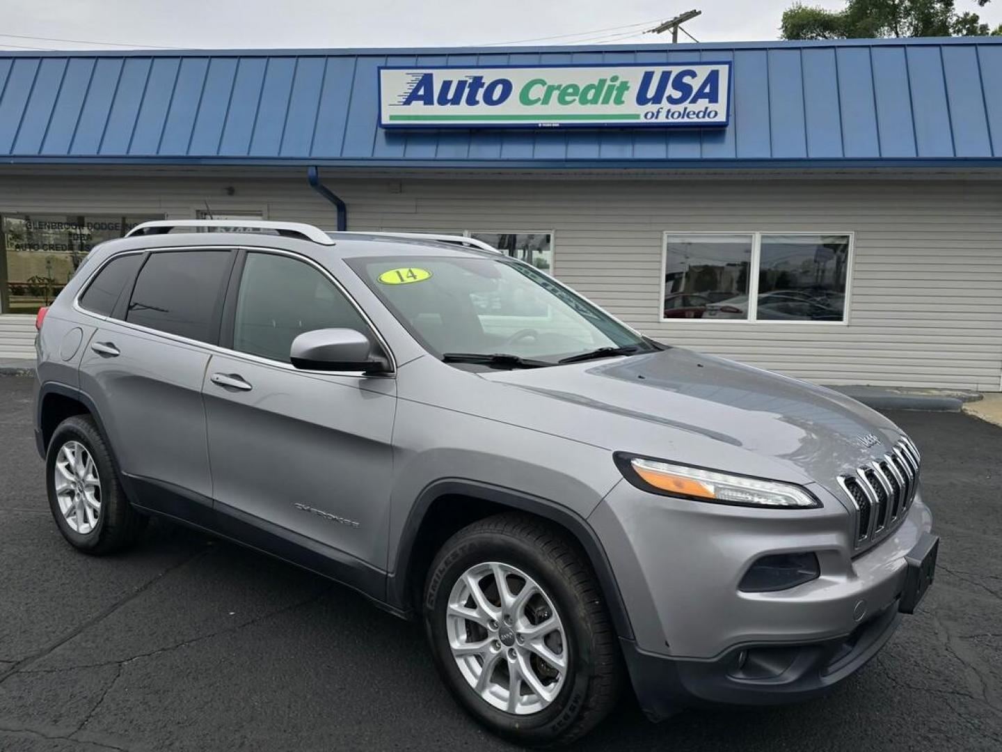 2014 Silver Jeep CHEROKEE LATITUDE (1C4PJMCS9EW) , located at 5744 Central Avenue, Toledo, OH, 43615, (419) 724-0130, 41.676781, -83.682137 - Photo#0