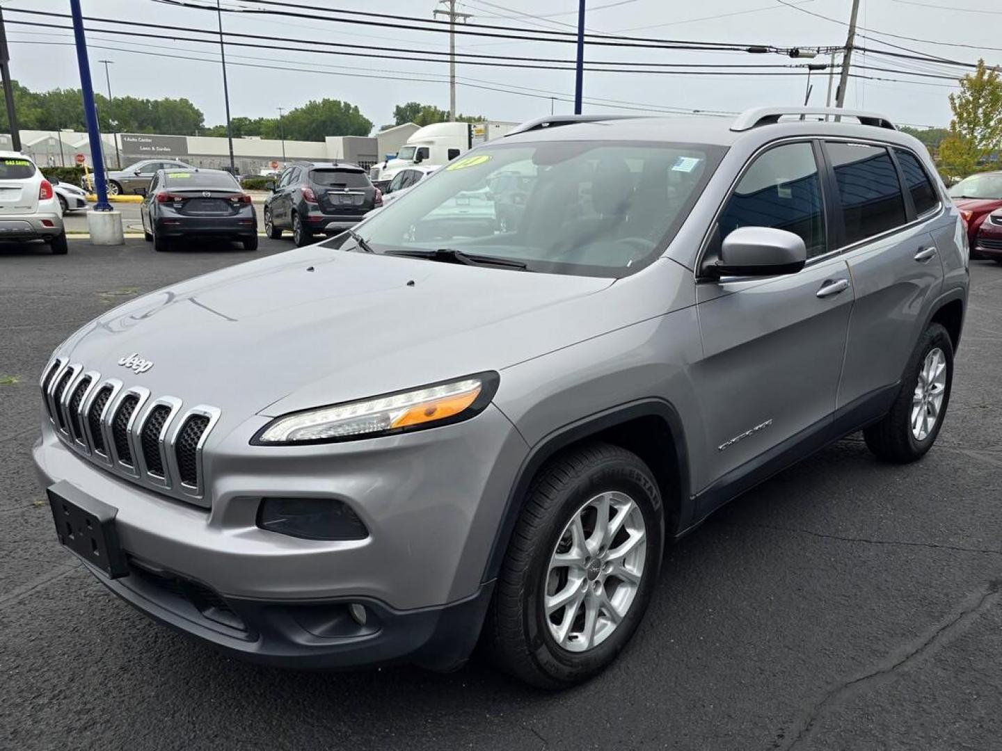 2014 Silver Jeep CHEROKEE LATITUDE (1C4PJMCS9EW) , located at 5744 Central Avenue, Toledo, OH, 43615, (419) 724-0130, 41.676781, -83.682137 - Photo#1