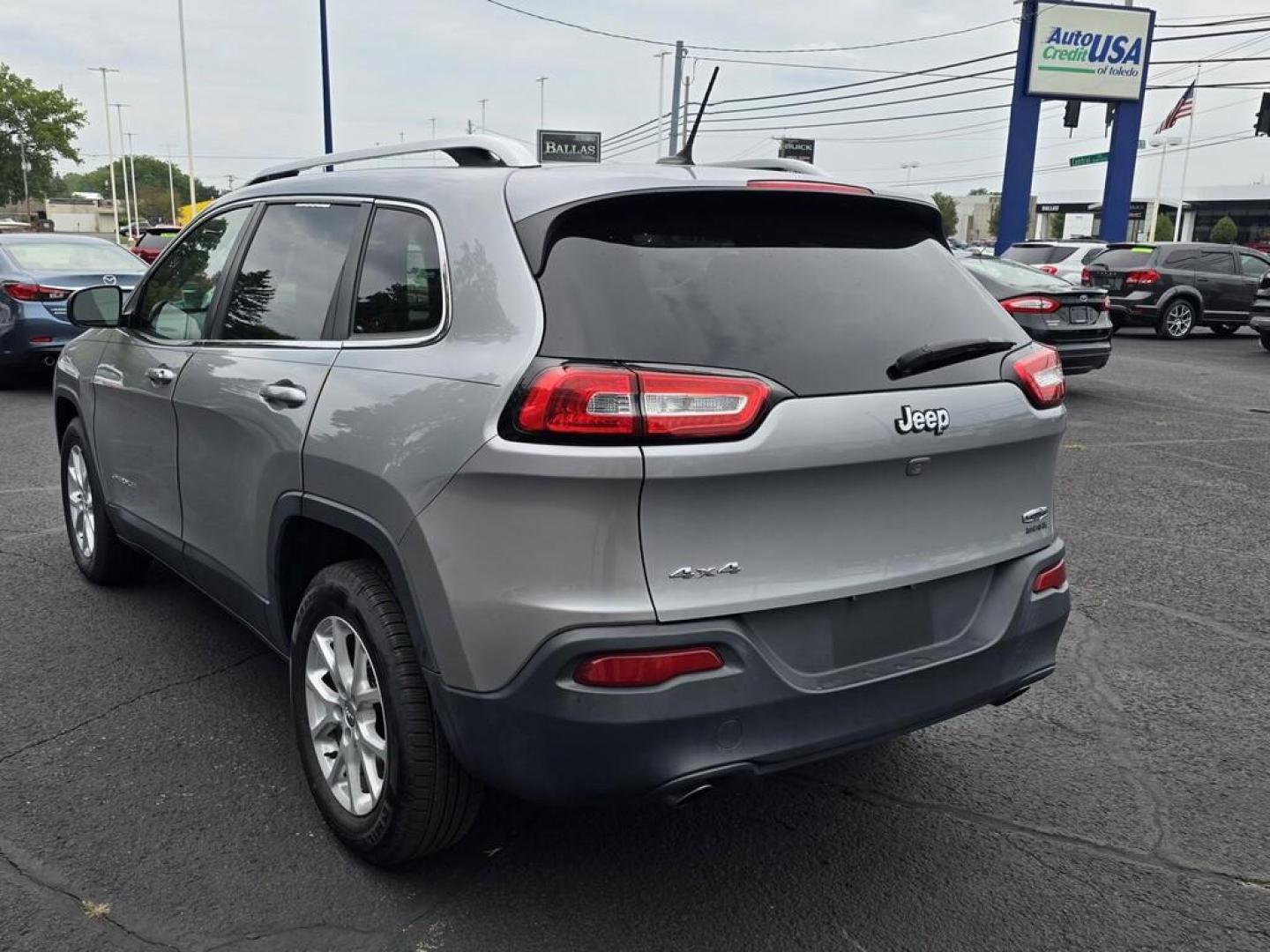 2014 Silver Jeep CHEROKEE LATITUDE (1C4PJMCS9EW) , located at 5744 Central Avenue, Toledo, OH, 43615, (419) 724-0130, 41.676781, -83.682137 - Photo#2