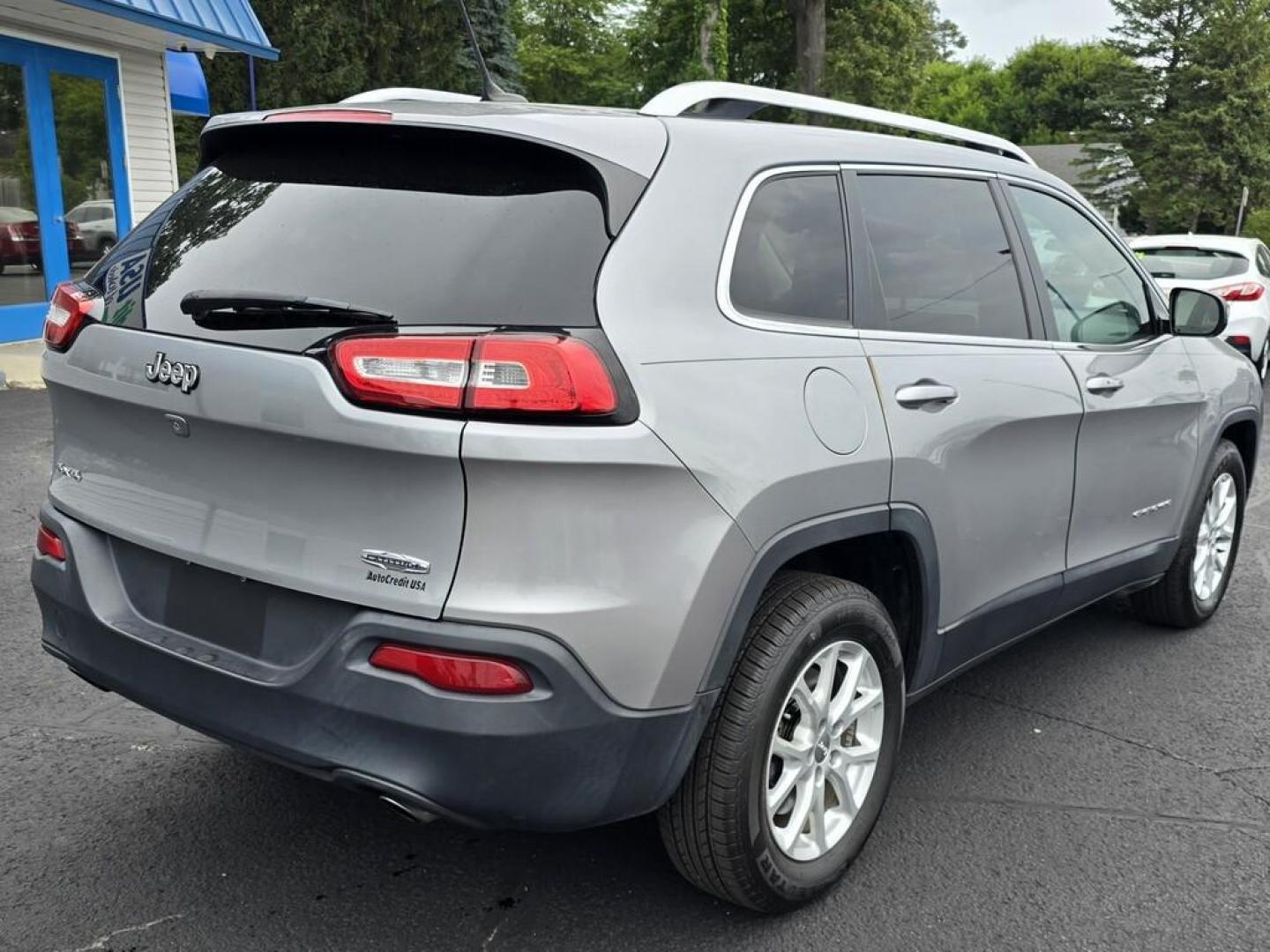 2014 Silver Jeep CHEROKEE LATITUDE (1C4PJMCS9EW) , located at 5744 Central Avenue, Toledo, OH, 43615, (419) 724-0130, 41.676781, -83.682137 - Photo#3