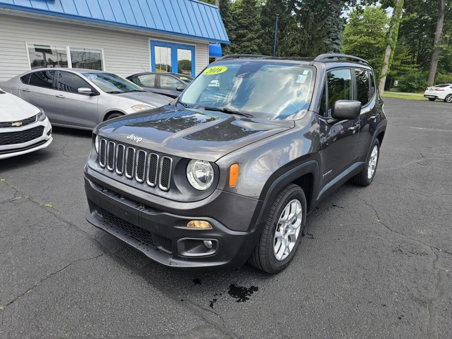 2016 GRAY JEEP RENEGADE LATITUDE (ZACCJABT4GP) , located at 5744 Central Avenue, Toledo, OH, 43615, (419) 724-0130, 41.676781, -83.682137 - Photo#1