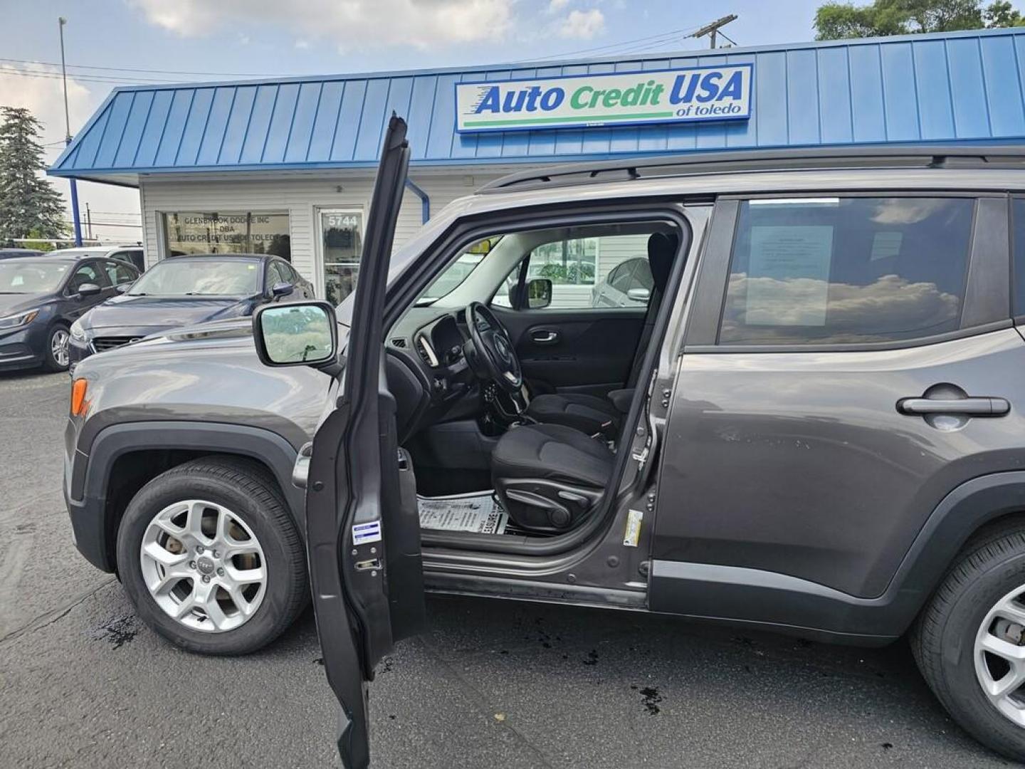 2016 GRAY JEEP RENEGADE LATITUDE (ZACCJABT4GP) , located at 5744 Central Avenue, Toledo, OH, 43615, (419) 724-0130, 41.676781, -83.682137 - Photo#6