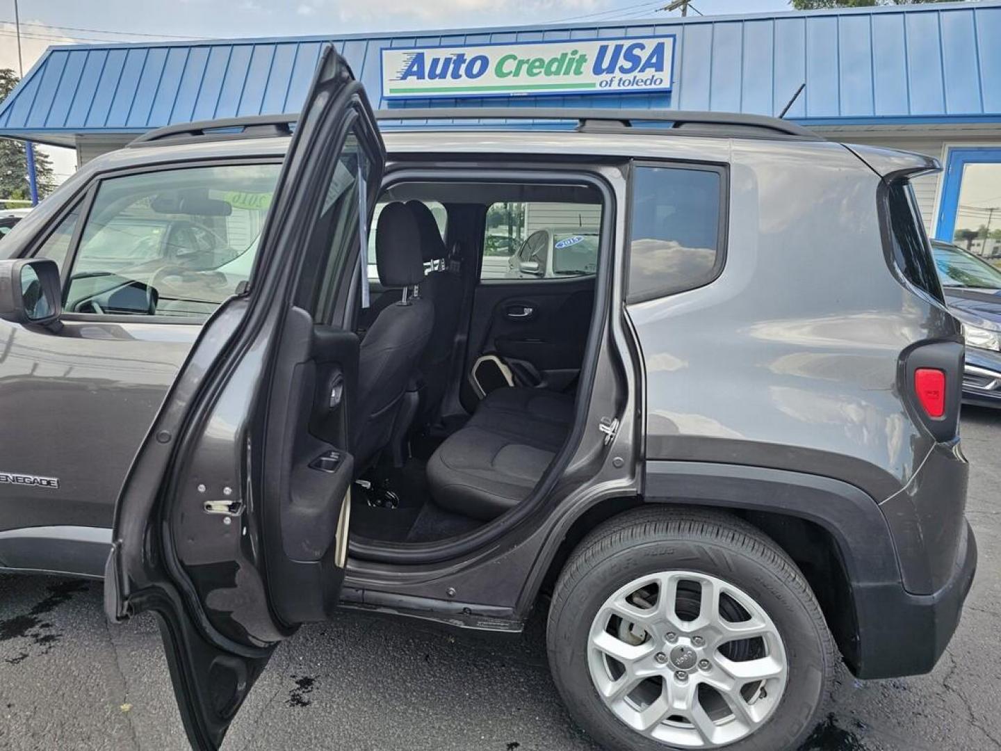 2016 GRAY JEEP RENEGADE LATITUDE (ZACCJABT4GP) , located at 5744 Central Avenue, Toledo, OH, 43615, (419) 724-0130, 41.676781, -83.682137 - Photo#7