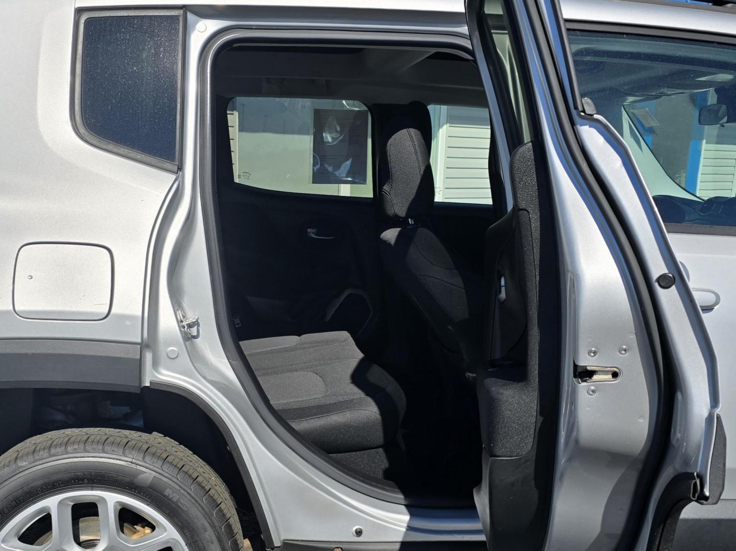 2015 SILVER JEEP RENEGADE LATITUDE (ZACCJBBT9FP) , located at 5744 Central Avenue, Toledo, OH, 43615, (419) 724-0130, 41.676781, -83.682137 - Photo#7