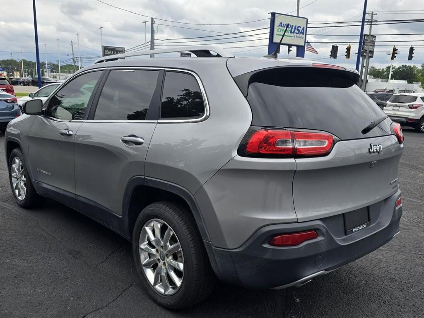 2014 Silver Jeep CHEROKEE LIMITED (1C4PJLDB5EW) , located at 5744 Central Avenue, Toledo, OH, 43615, (419) 724-0130, 41.676781, -83.682137 - Photo#2