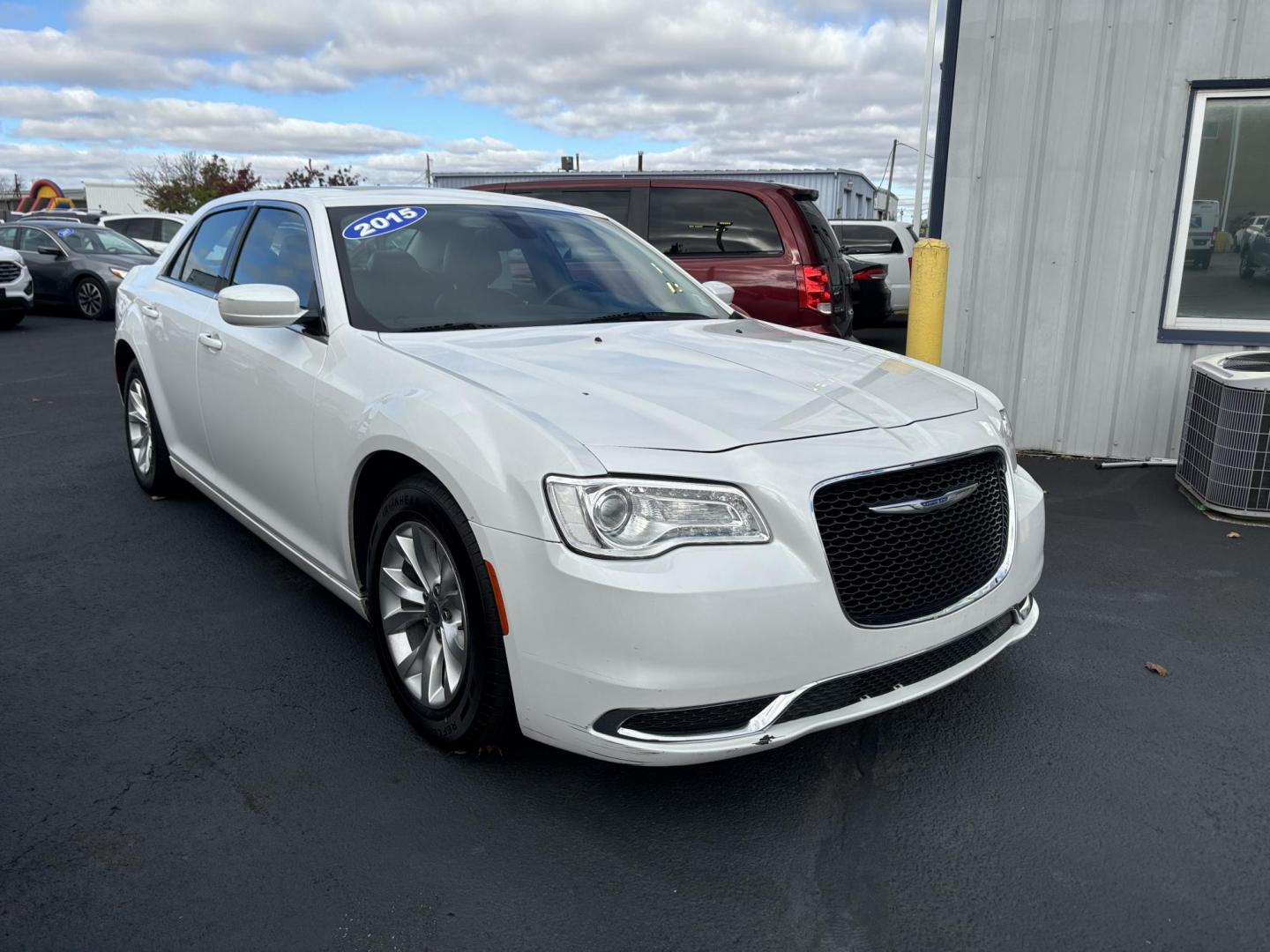 2015 WHITE /Black CHRYSLER 300 LIMITED Limited RWD (2C3CCAAGXFH) with an 3.6L V6 SOHC 24V engine, 8-Speed Automatic transmission, located at 100 West Coliseum Boulevard, Fort Wayne, IN, 46805, (260) 471-0567, 41.119961, -85.140312 - Photo#0