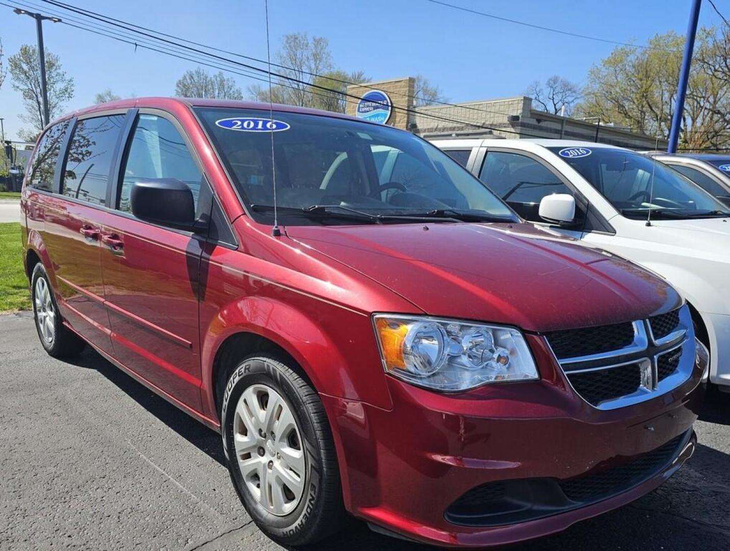 2016 RED DODGE GRAND CARAVAN SE (2C4RDGBG6GR) , located at 5744 Central Avenue, Toledo, OH, 43615, (419) 724-0130, 41.676781, -83.682137 - Photo#0