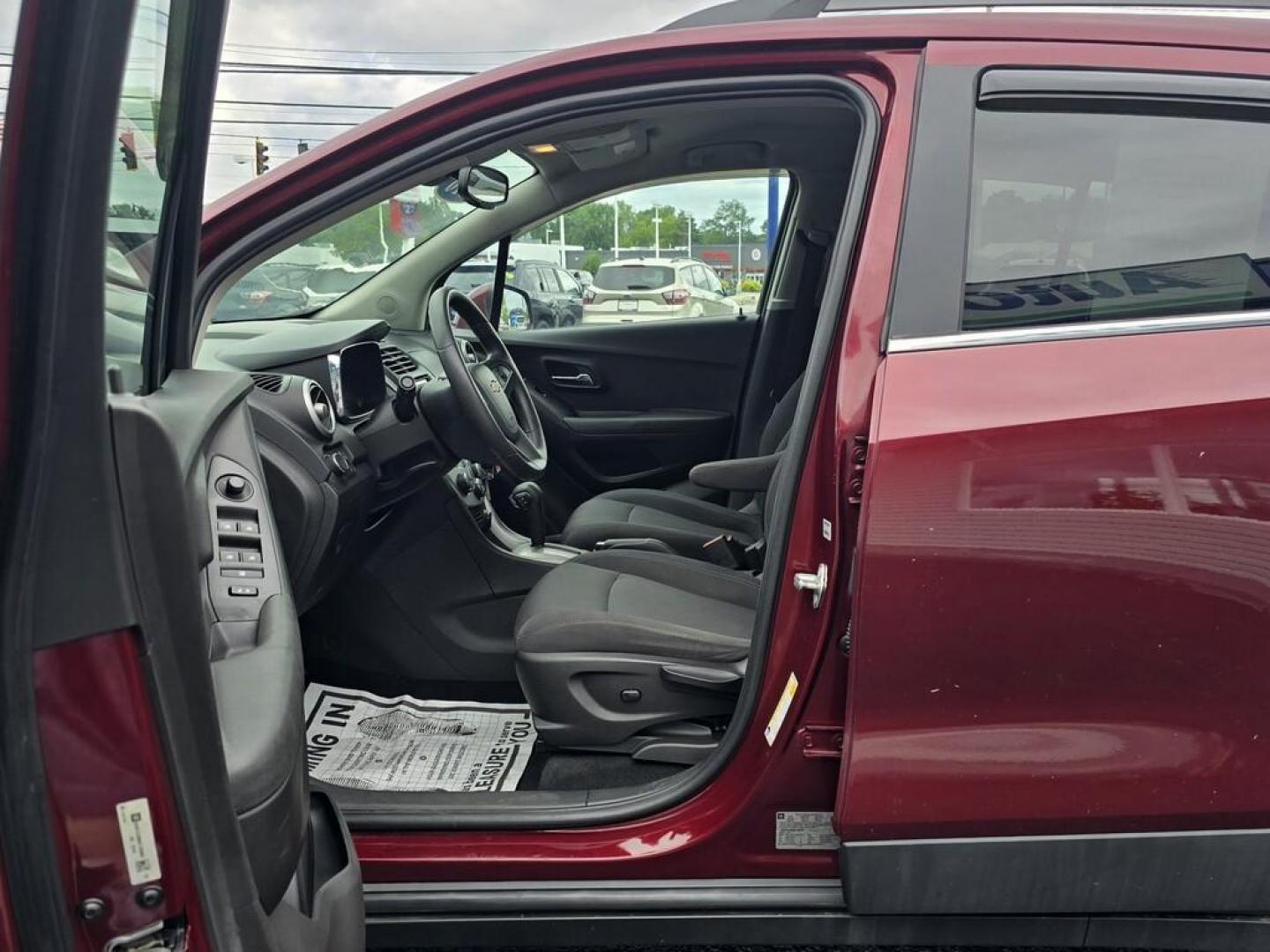 2016 MAROON CHEVROLET TRAX 1LT (3GNCJLSB9GL) , located at 5744 Central Avenue, Toledo, OH, 43615, (419) 724-0130, 41.676781, -83.682137 - Photo#4