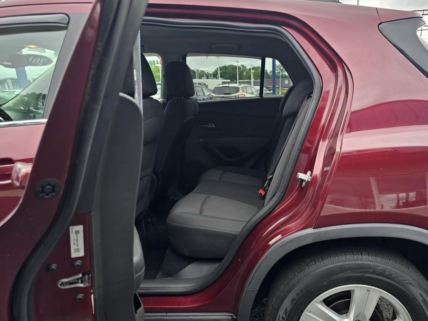 2016 MAROON CHEVROLET TRAX 1LT (3GNCJLSB9GL) , located at 5744 Central Avenue, Toledo, OH, 43615, (419) 724-0130, 41.676781, -83.682137 - Photo#5