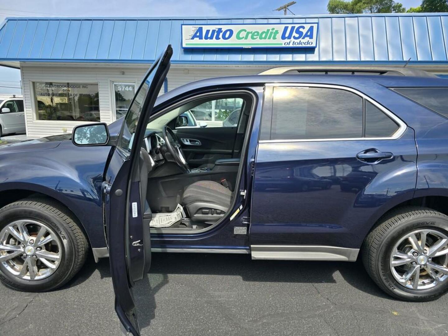 2017 BLUE CHEVROLET EQUINOX LT (2GNALCEK8H1) , located at 5744 Central Avenue, Toledo, OH, 43615, (419) 724-0130, 41.676781, -83.682137 - Photo#2