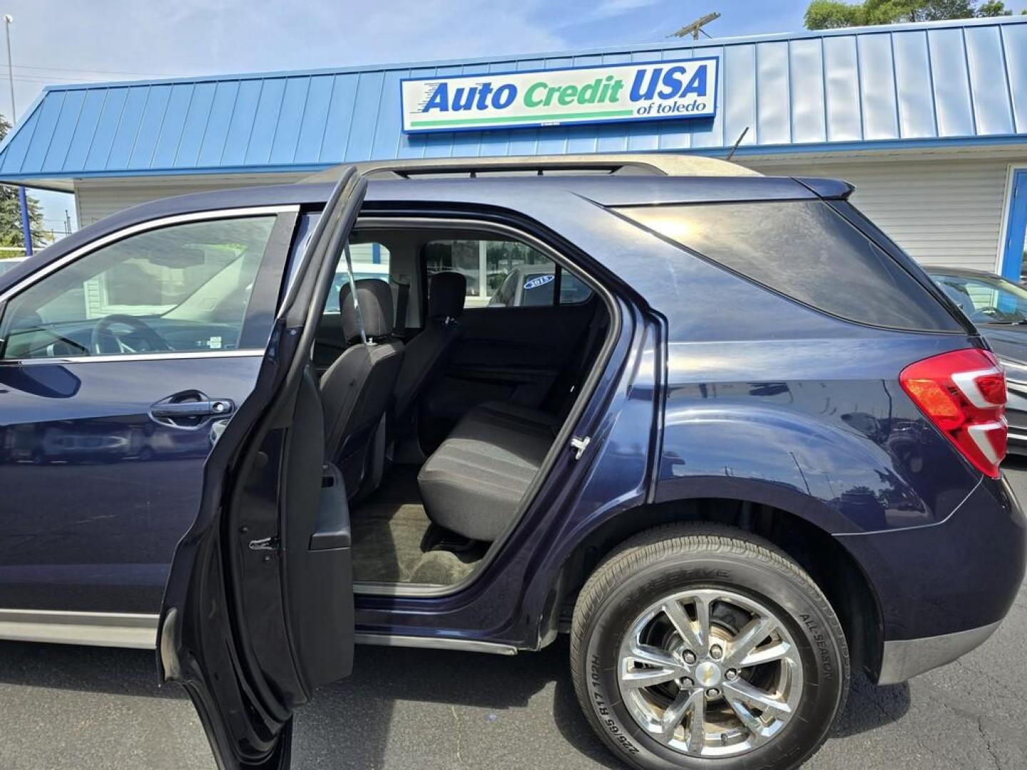 2017 BLUE CHEVROLET EQUINOX LT (2GNALCEK8H1) , located at 5744 Central Avenue, Toledo, OH, 43615, (419) 724-0130, 41.676781, -83.682137 - Photo#3