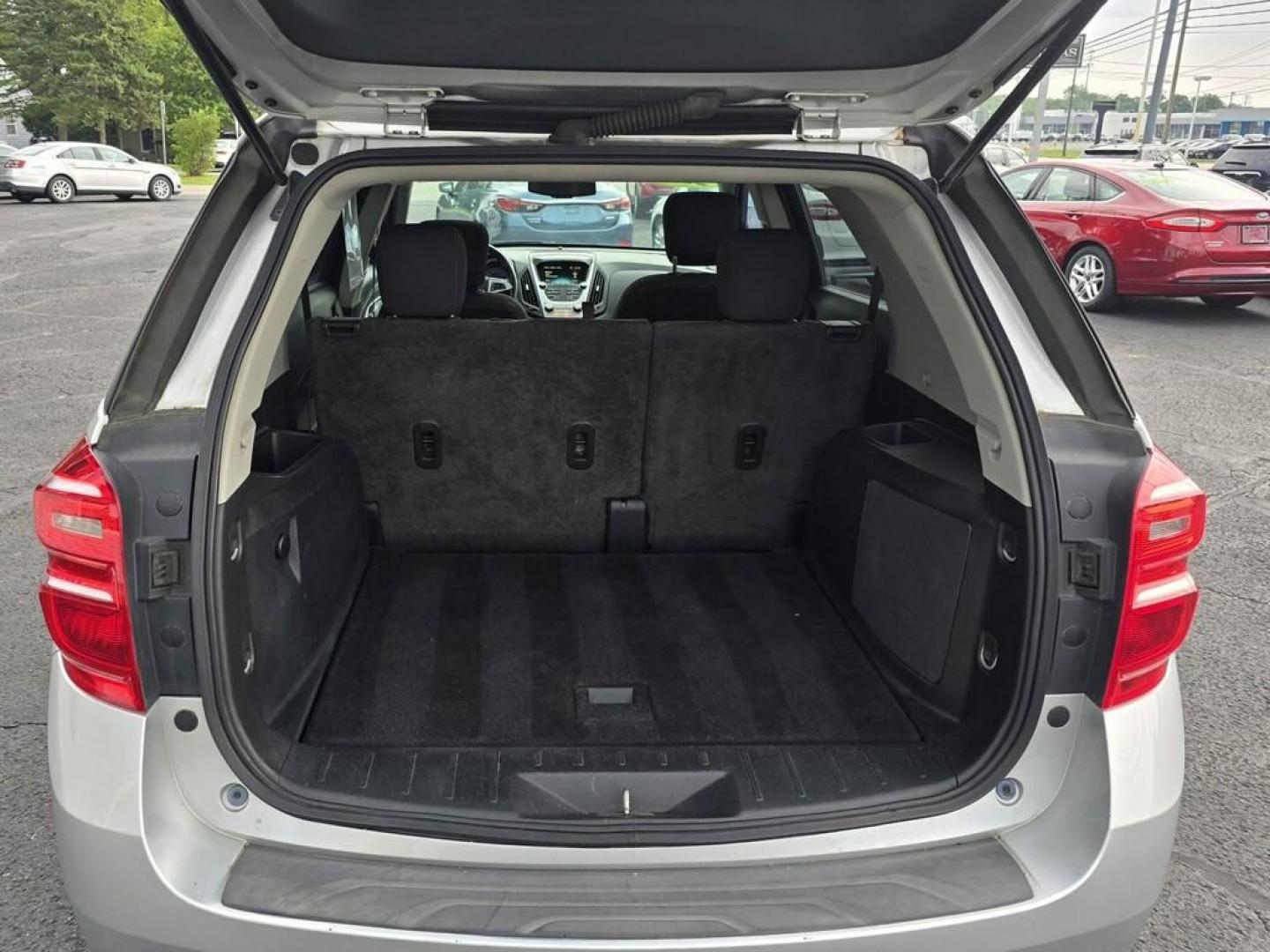 2016 SILVER CHEVROLET EQUINOX LT (2GNALCEK5G1) with an Other engine, located at 5744 Central Avenue, Toledo, OH, 43615, (419) 724-0130, 41.676781, -83.682137 - 2016 CHEVROLET EQUINOX LT - Photo#4