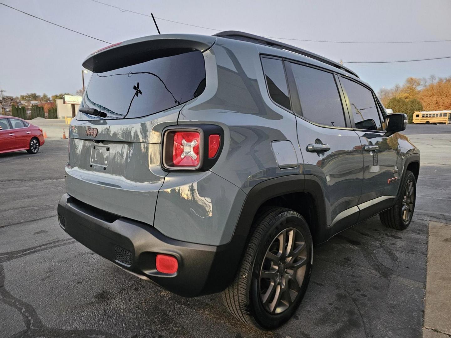 2016 TEAL /Black JEEP RENEGADE LATITUDE Latitude 4WD (ZACCJBBT0GP) with an 2.4L L4 DOHC 16V engine, 6M transmission, located at 502 South Main Street, Columbia City, IN, 46725, (260) 244-4645, 41.151382, -85.490578 - 2016 JEEP RENEGADE LATITUDE Latitude 4WD - Photo#3