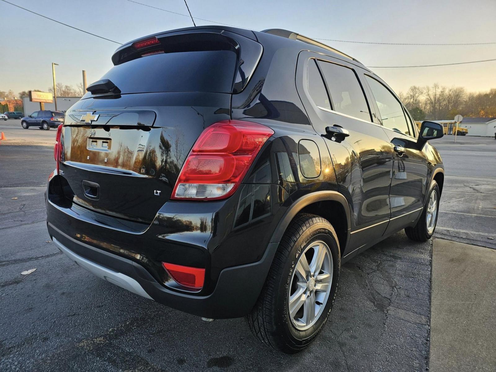 2018 BLACK /BLACK Chevrolet TRAX LT FWD (3GNCJLSB8JL) with an 1.4L L4 DOHC 16V engine, 6A transmission, located at 502 South Main Street, Columbia City, IN, 46725, (260) 244-4645, 41.151382, -85.490578 - 2018 Chevrolet TRAX LT FWD - Photo#3