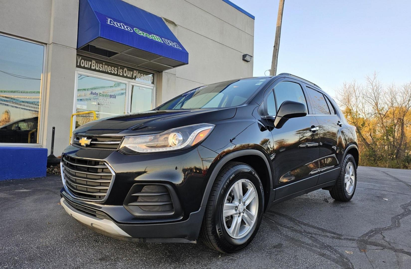 2018 BLACK /BLACK CHEVROLET TRAX LT FWD (3GNCJLSB8JL) with an 1.4L L4 DOHC 16V engine, 6A transmission, located at 502 South Main Street, Columbia City, IN, 46725, (260) 244-4645, 41.151382, -85.490578 - Photo#0