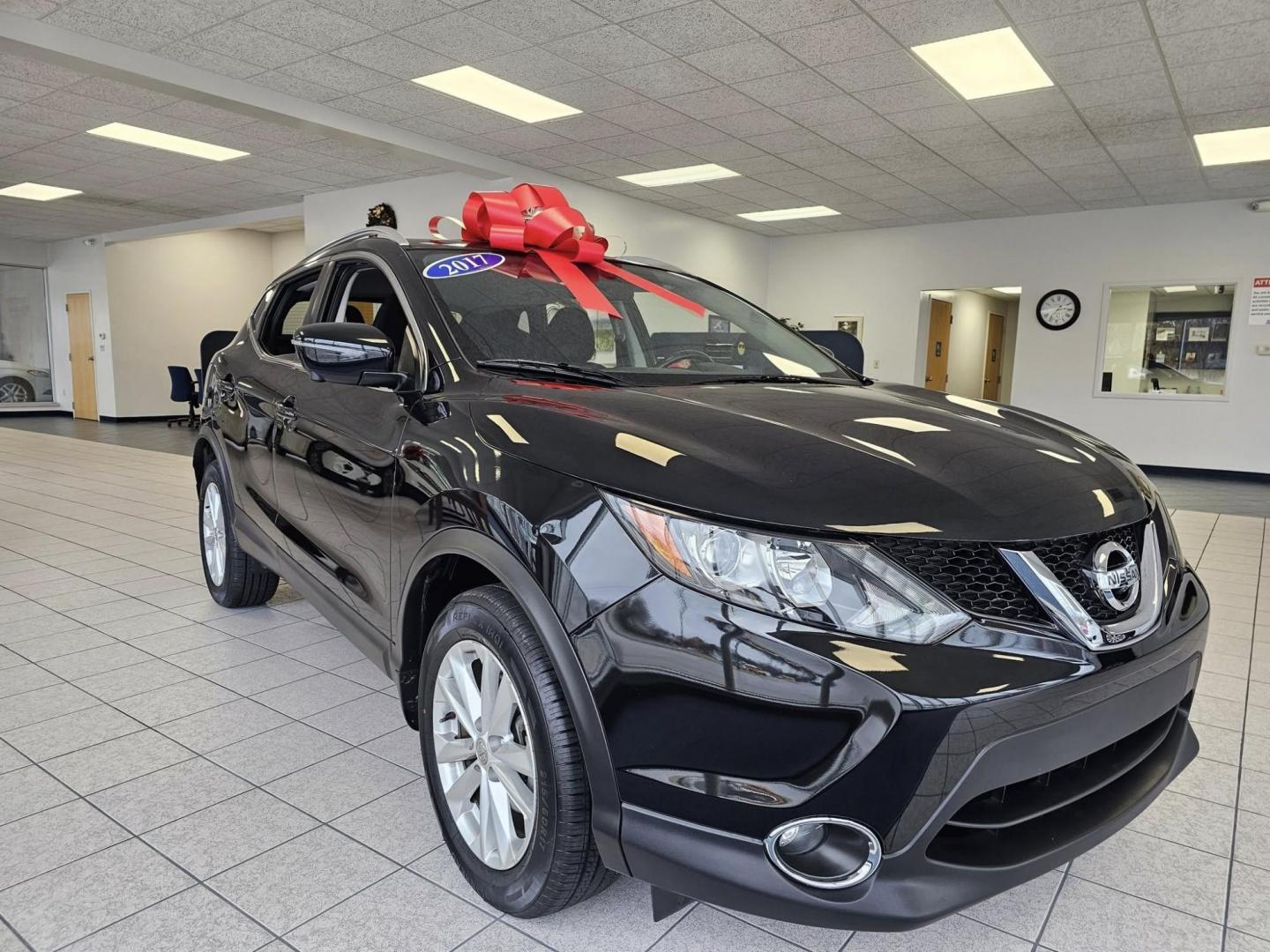 2017 BLACK /BLACK NISSAN ROGUE SL (JN1BJ1CP8HW) with an 2.0L L4 DOHC 16V engine, CVT transmission, located at 502 South Main Street, Columbia City, IN, 46725, (260) 244-4645, 41.151382, -85.490578 - 2017 NISSAN ROGUE SL - Photo#2