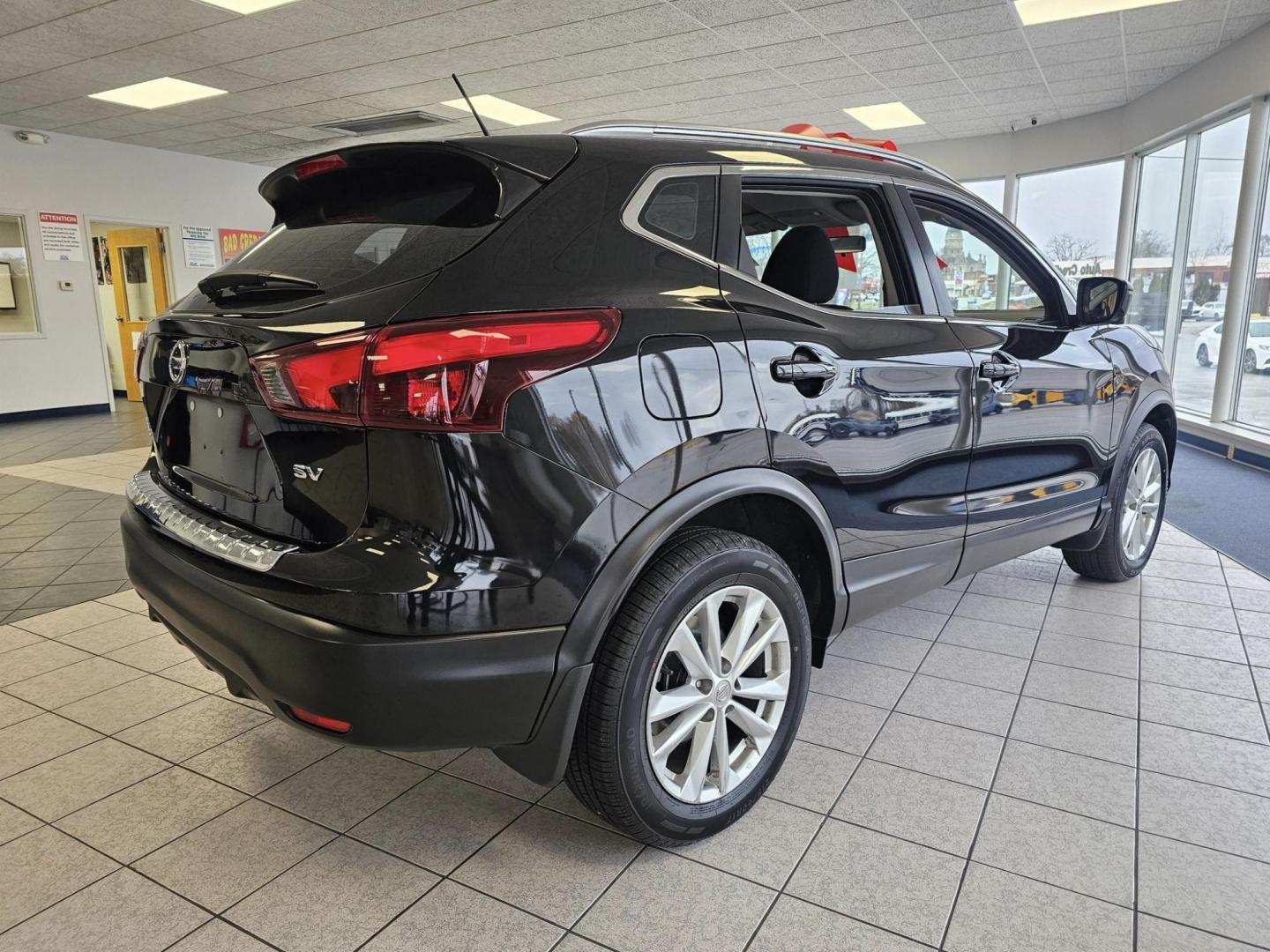 2017 BLACK /BLACK NISSAN ROGUE SL (JN1BJ1CP8HW) with an 2.0L L4 DOHC 16V engine, CVT transmission, located at 502 South Main Street, Columbia City, IN, 46725, (260) 244-4645, 41.151382, -85.490578 - 2017 NISSAN ROGUE SL - Photo#3