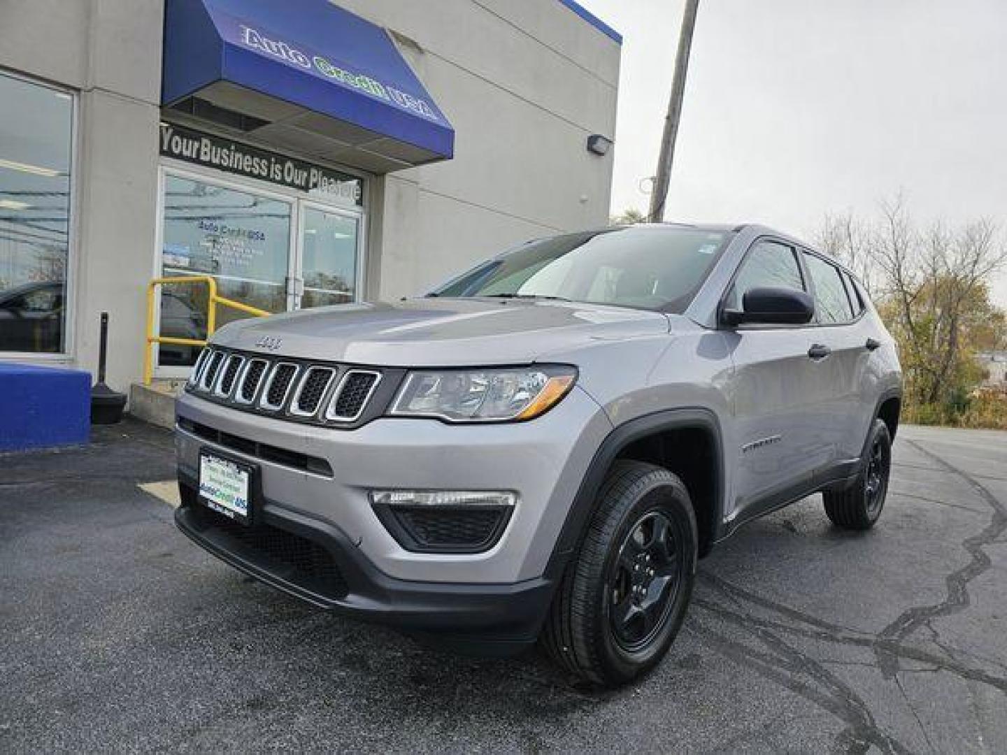 2019 GREY /BLACK JEEP COMPASS Sport 4WD (3C4NJDAB1KT) with an 2.4L L4 DOHC 16V engine, 6M transmission, located at 502 South Main Street, Columbia City, IN, 46725, (260) 244-4645, 41.151382, -85.490578 - 2019 JEEP COMPASS Sport 4WD - Photo#1