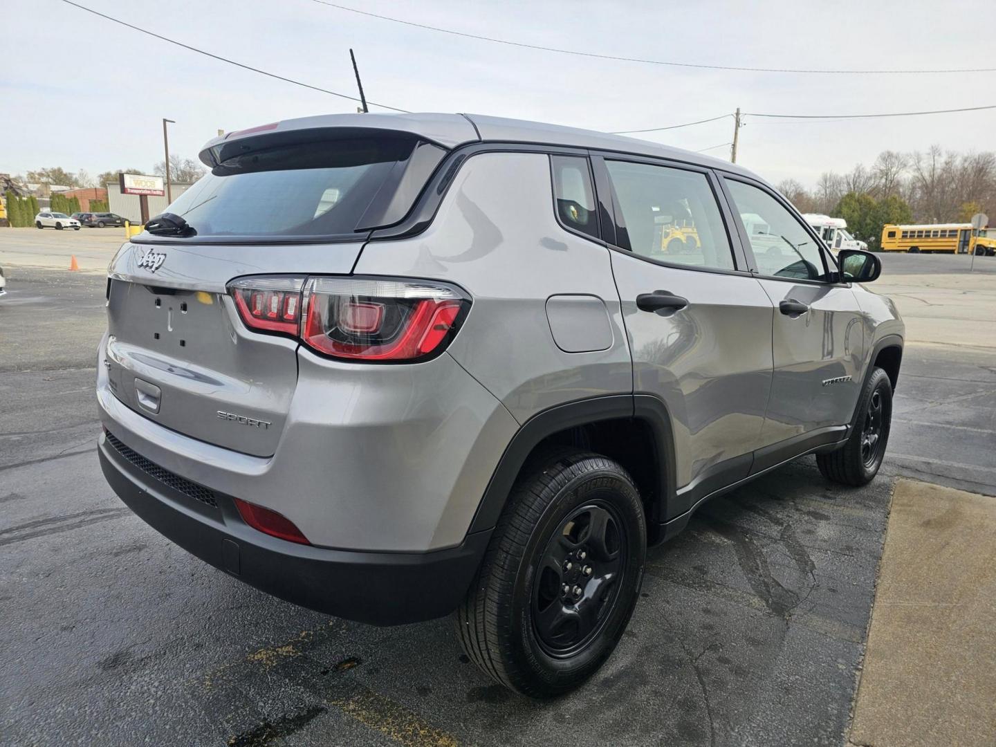 2019 GREY /BLACK JEEP COMPASS Sport 4WD (3C4NJDAB1KT) with an 2.4L L4 DOHC 16V engine, 6M transmission, located at 502 South Main Street, Columbia City, IN, 46725, (260) 244-4645, 41.151382, -85.490578 - 2019 JEEP COMPASS Sport 4WD - Photo#3