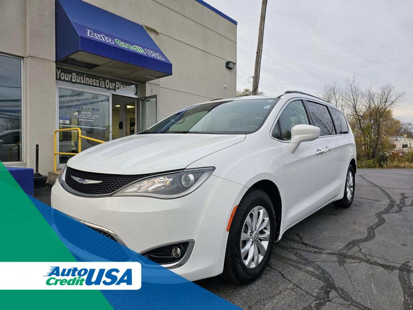 2018 WHITE /TAN CHRYSLER PACIFICA Touring Plus (2C4RC1FG8JR) with an 3.6L V6 DOHC 24V engine, 9A transmission, located at 502 South Main Street, Columbia City, IN, 46725, (260) 244-4645, 41.151382, -85.490578 - 2018 CHRYSLER PACIFICA Touring Plus - Photo#0