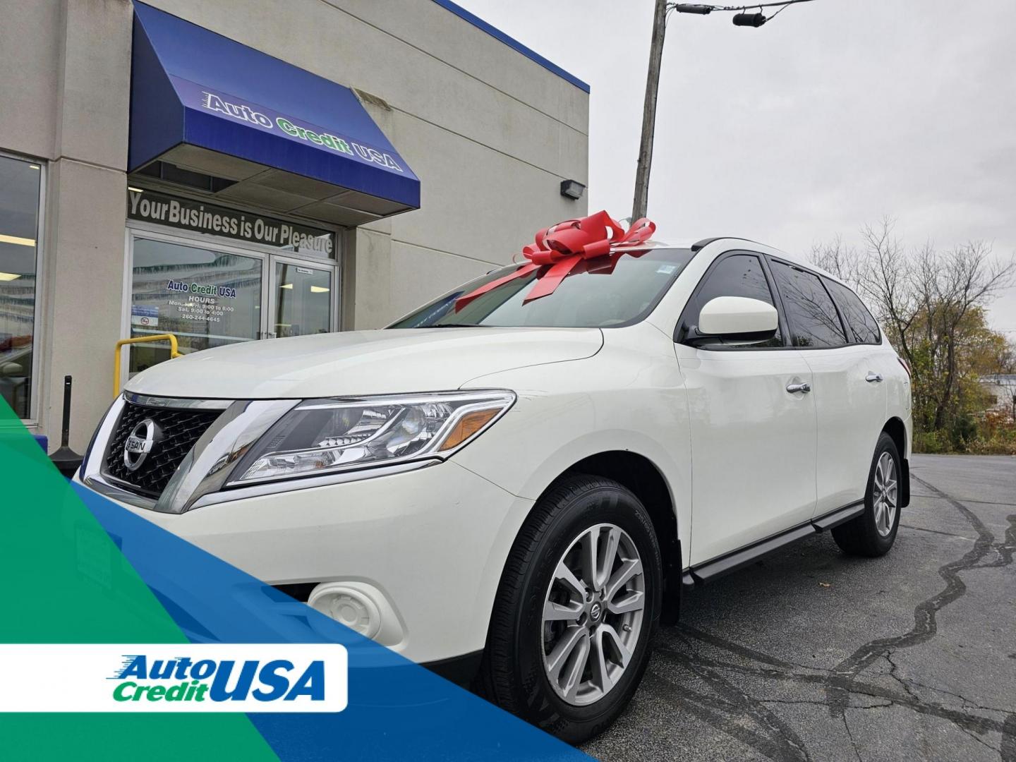 2014 WHITE /TAN NISSAN PATHFINDER S 2WD (5N1AR2MN1EC) with an 3.5L V6 DOHC 24V engine, Continuously Variable Transmission transmission, located at 502 South Main Street, Columbia City, IN, 46725, (260) 244-4645, 41.151382, -85.490578 - 2014 NISSAN PATHFINDER S 2WD - Photo#0