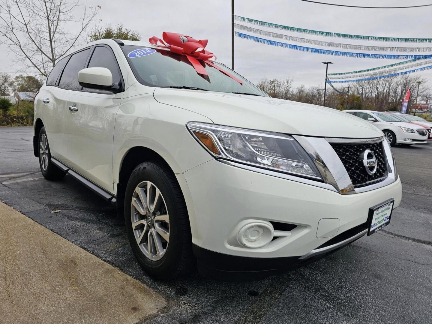 2014 WHITE /TAN NISSAN PATHFINDER S 2WD (5N1AR2MN1EC) with an 3.5L V6 DOHC 24V engine, Continuously Variable Transmission transmission, located at 502 South Main Street, Columbia City, IN, 46725, (260) 244-4645, 41.151382, -85.490578 - 2014 NISSAN PATHFINDER S 2WD - Photo#2