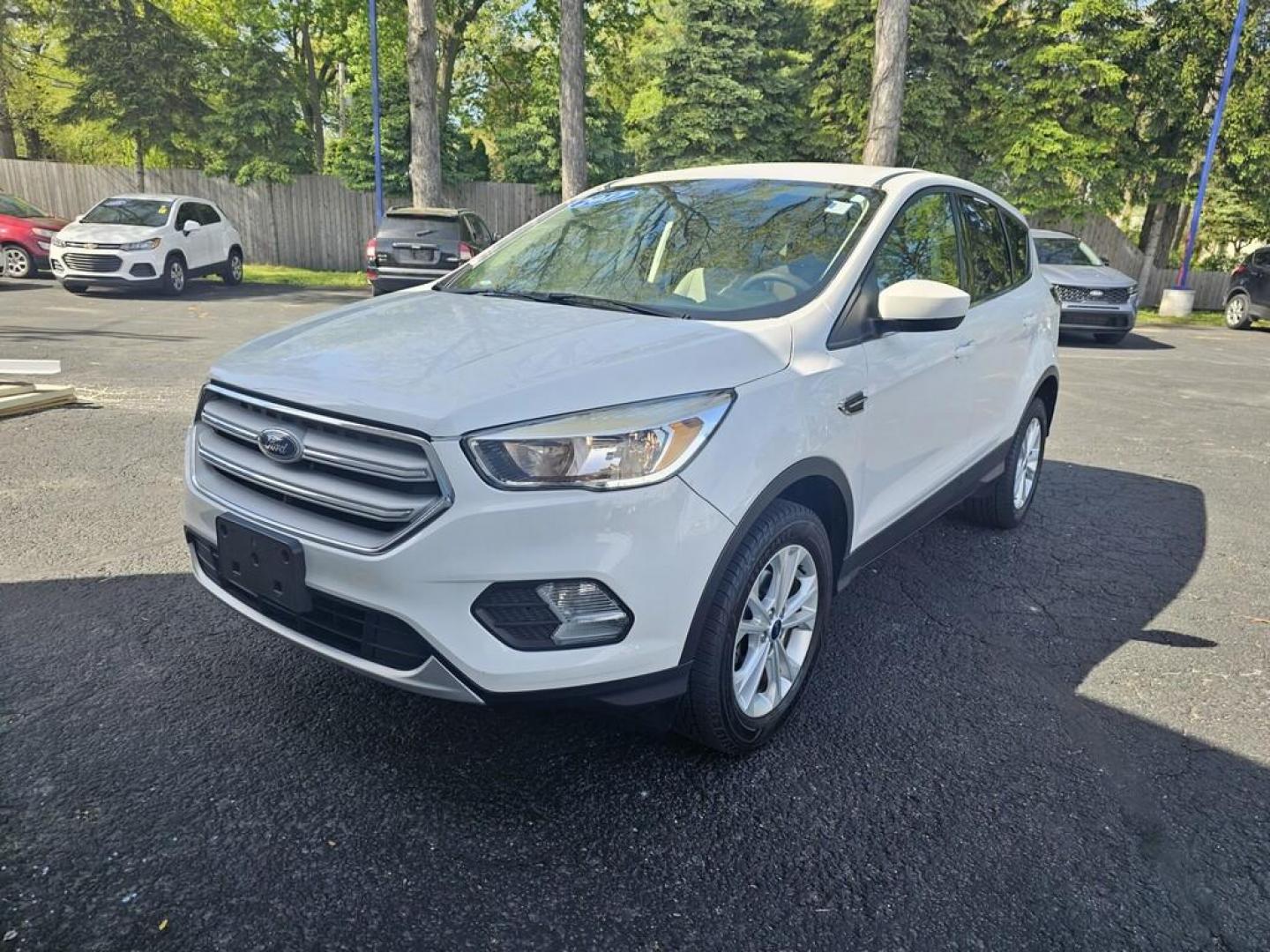 2017 WHITE FORD ESCAPE SE (1FMCU0GD8HU) , located at 100 West Coliseum Boulevard, Fort Wayne, IN, 46805, (260) 471-0567, 41.119961, -85.140312 - Photo#1