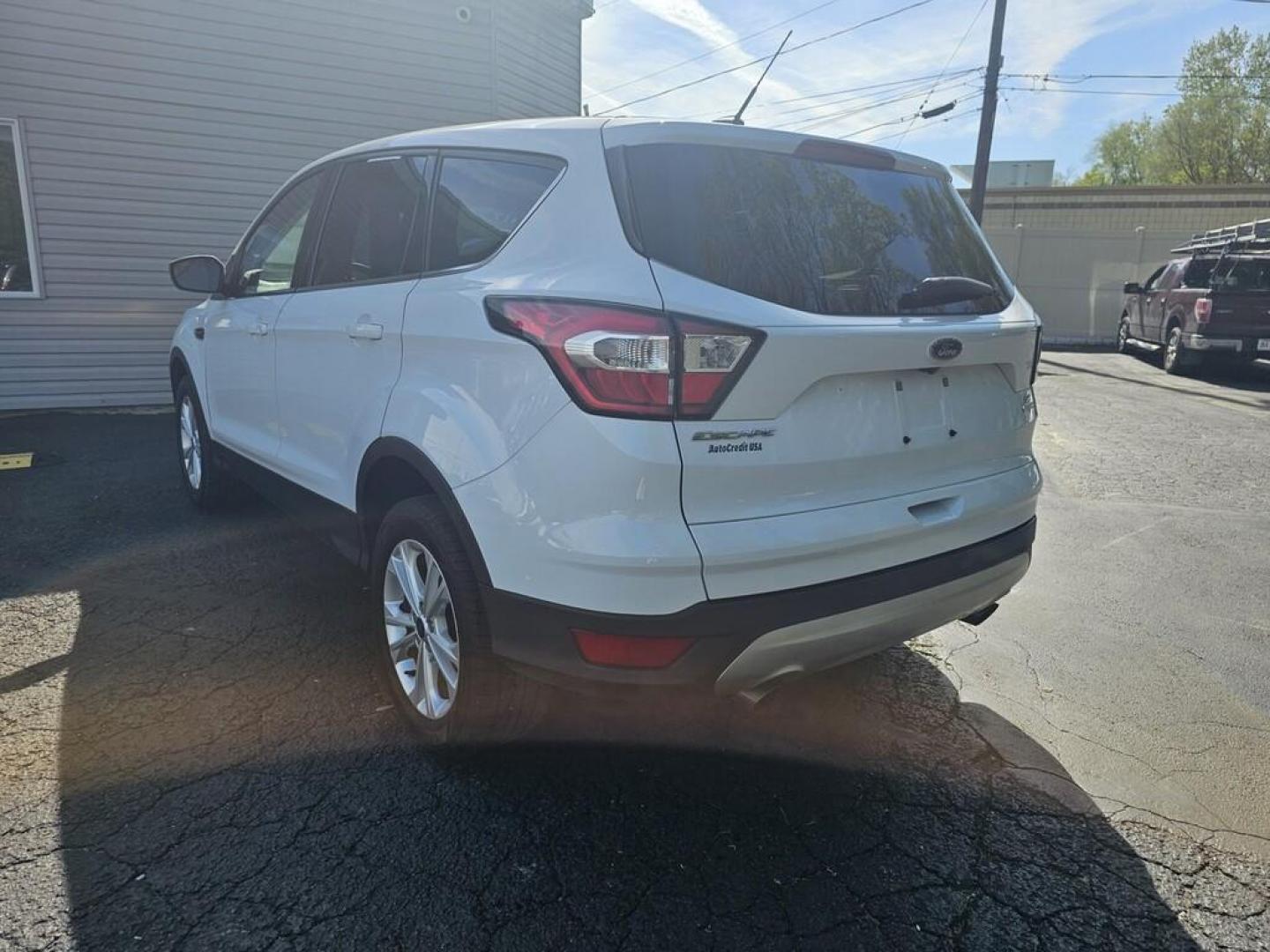 2017 WHITE FORD ESCAPE SE (1FMCU0GD8HU) , located at 100 West Coliseum Boulevard, Fort Wayne, IN, 46805, (260) 471-0567, 41.119961, -85.140312 - Photo#2