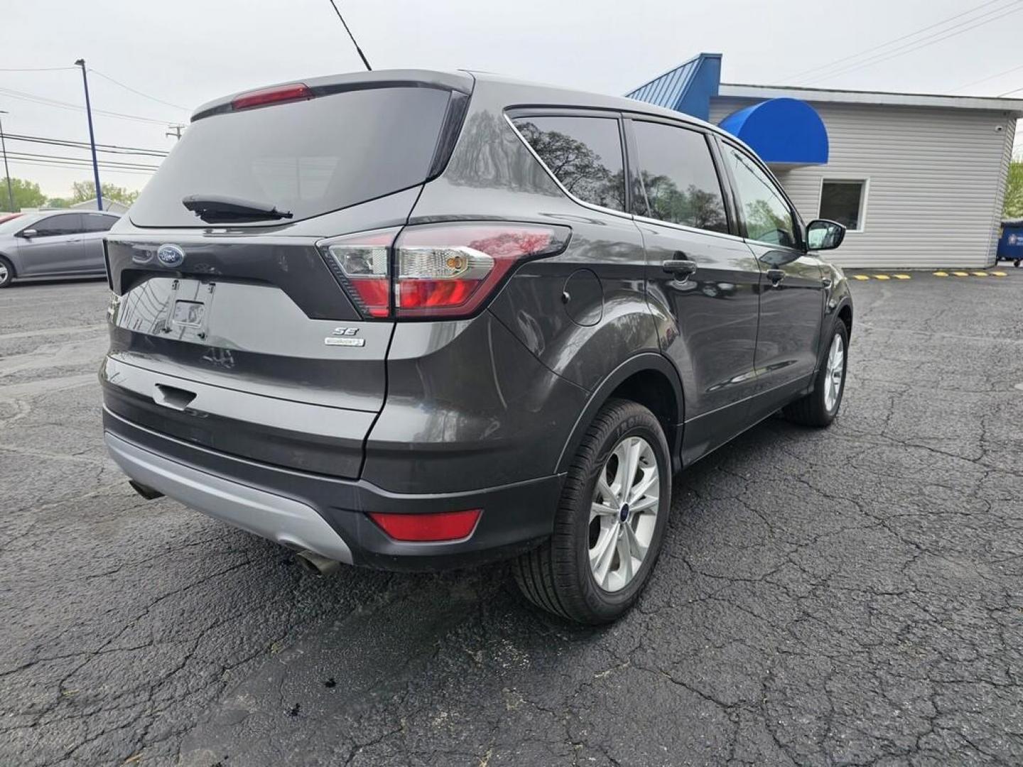 2017 GRAY FORD ESCAPE SE (1FMCU0GD9HU) , located at 5744 Central Avenue, Toledo, OH, 43615, (419) 724-0130, 41.676781, -83.682137 - Photo#3