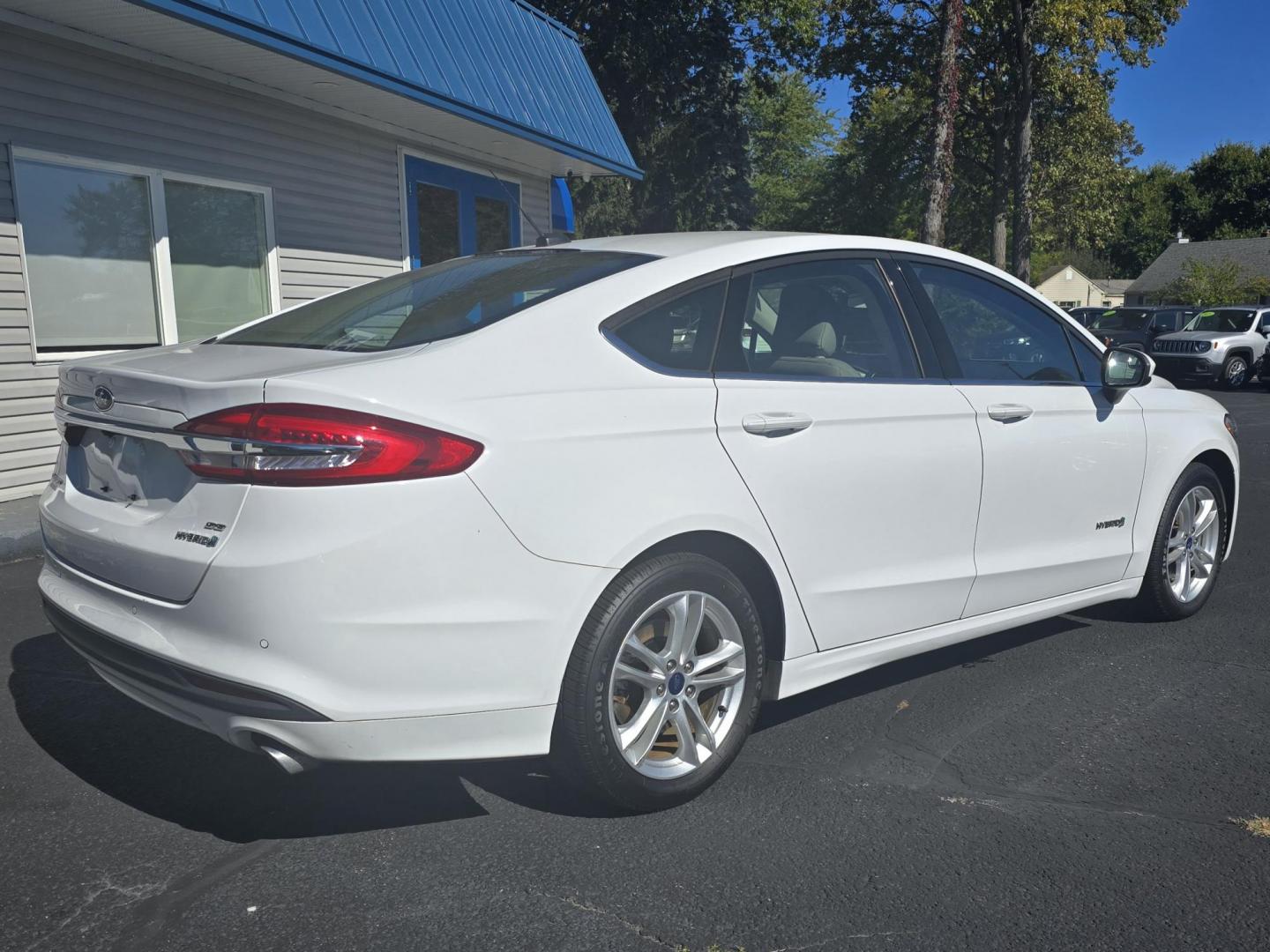 2018 WHITE FORD FUSION HYBRID SE HYB (3FA6P0LU4JR) , located at 5744 Central Avenue, Toledo, OH, 43615, (419) 724-0130, 41.676781, -83.682137 - Photo#3