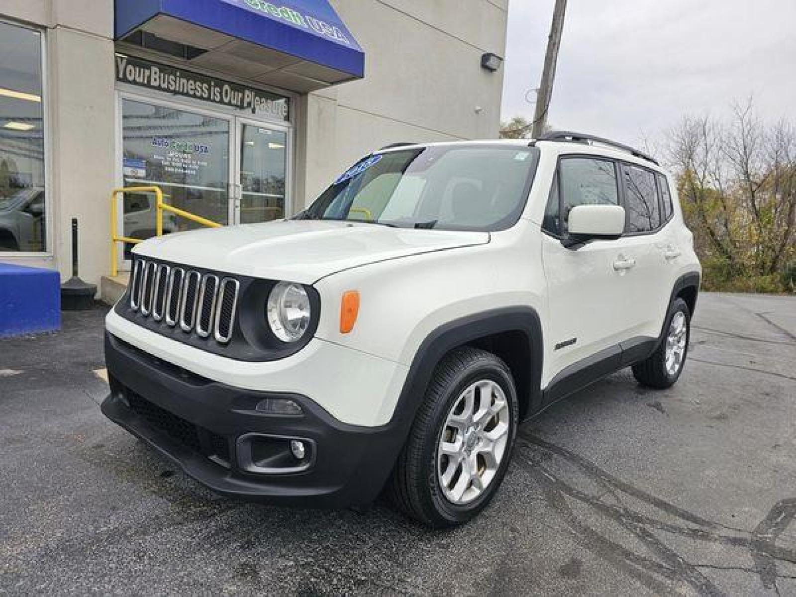 2018 WHITE /Black Jeep RENEGADE LATITUDE Latitude FWD (ZACCJABB6JP) with an 2.4L L4 DOHC 16V engine, 6M transmission, located at 502 South Main Street, Columbia City, IN, 46725, (260) 244-4645, 41.151382, -85.490578 - 2018 Jeep RENEGADE LATITUDE Latitude FWD - Photo#1