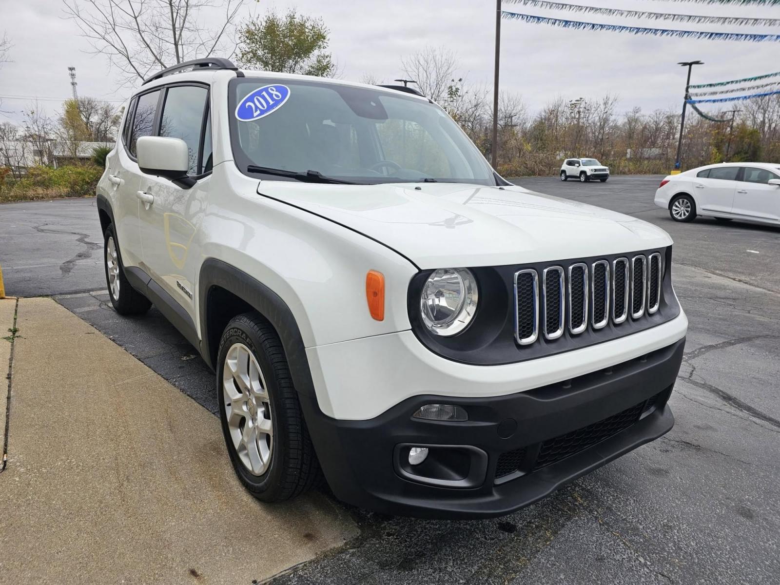 2018 WHITE /Black Jeep RENEGADE LATITUDE Latitude FWD (ZACCJABB6JP) with an 2.4L L4 DOHC 16V engine, 6M transmission, located at 502 South Main Street, Columbia City, IN, 46725, (260) 244-4645, 41.151382, -85.490578 - 2018 Jeep RENEGADE LATITUDE Latitude FWD - Photo#2