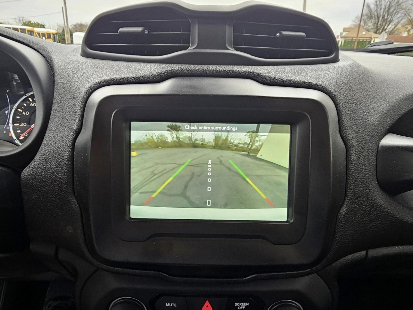 2018 WHITE /Black Jeep RENEGADE LATITUDE Latitude FWD (ZACCJABB6JP) with an 2.4L L4 DOHC 16V engine, 6M transmission, located at 502 South Main Street, Columbia City, IN, 46725, (260) 244-4645, 41.151382, -85.490578 - 2018 Jeep RENEGADE LATITUDE Latitude FWD - Photo#7