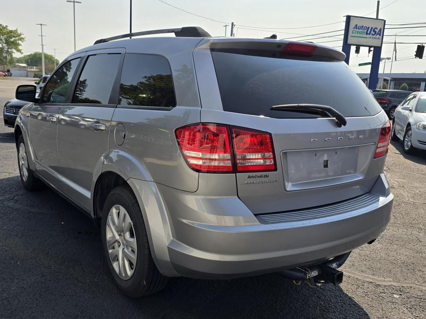 2017 SILVER DODGE JOURNEY SE (3C4PDCAB9HT) , located at 5744 Central Avenue, Toledo, OH, 43615, (419) 724-0130, 41.676781, -83.682137 - Photo#2