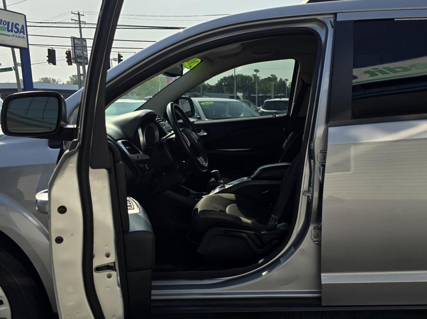 2017 SILVER DODGE JOURNEY SE (3C4PDCAB9HT) , located at 5744 Central Avenue, Toledo, OH, 43615, (419) 724-0130, 41.676781, -83.682137 - Photo#4