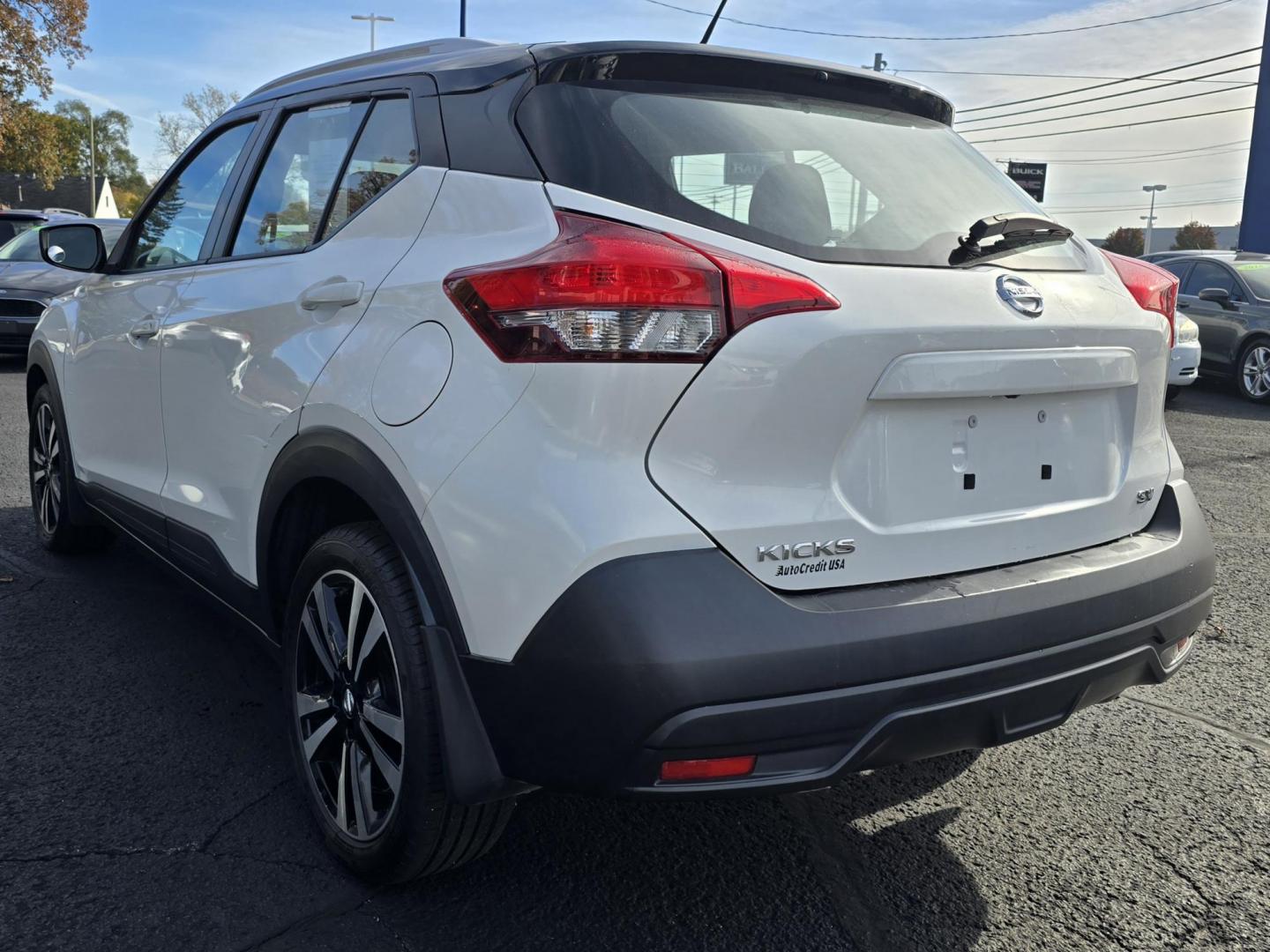 2018 WHITE NISSAN KICKS SV (3N1CP5CU2JL) , located at 5744 Central Avenue, Toledo, OH, 43615, (419) 724-0130, 41.676781, -83.682137 - Photo#2