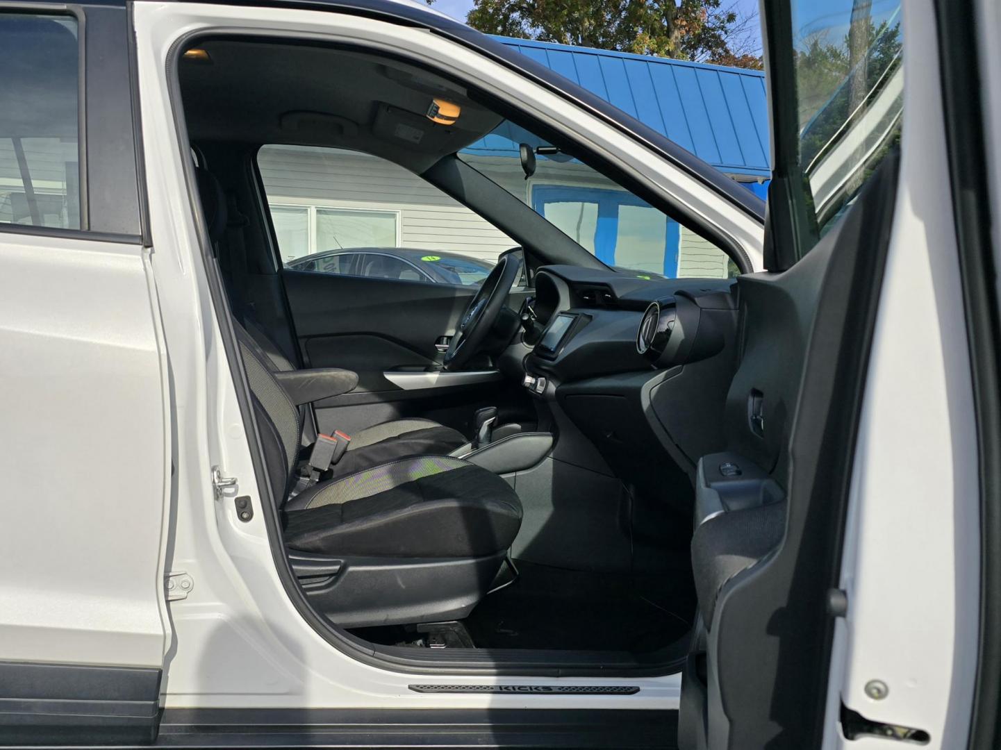 2018 WHITE NISSAN KICKS SV (3N1CP5CU2JL) , located at 5744 Central Avenue, Toledo, OH, 43615, (419) 724-0130, 41.676781, -83.682137 - Photo#7