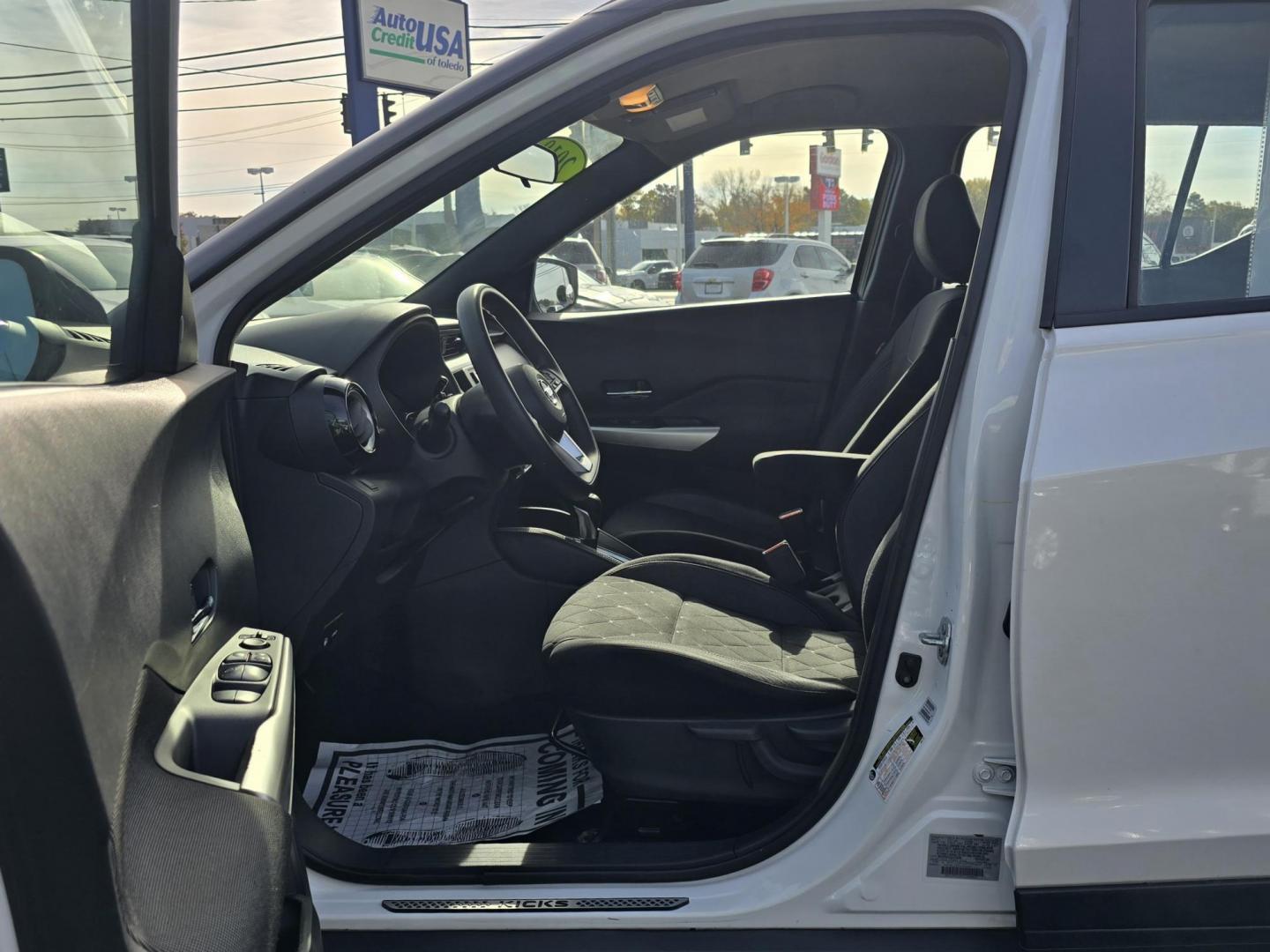 2018 WHITE NISSAN KICKS SV (3N1CP5CU2JL) with an Other engine, located at 5744 Central Avenue, Toledo, OH, 43615, (419) 724-0130, 41.676781, -83.682137 - 2018 NISSAN KICKS SV - Photo#5