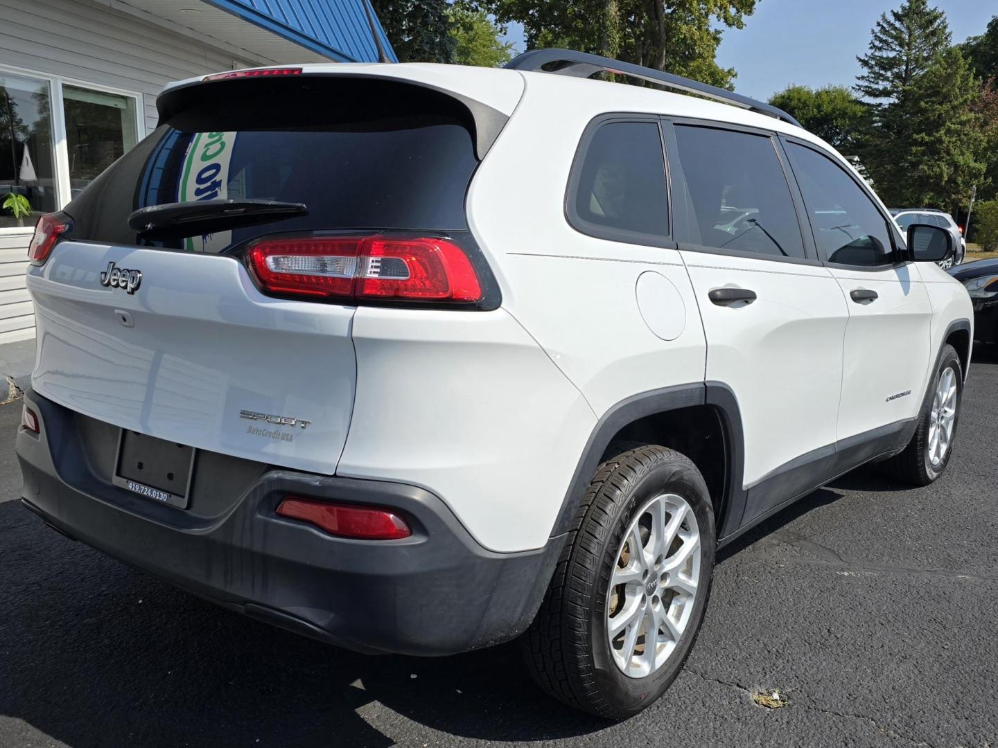 2016 WHITE JEEP CHEROKEE SPORT (1C4PJLAB8GW) , located at 5744 Central Avenue, Toledo, OH, 43615, (419) 724-0130, 41.676781, -83.682137 - Photo#3