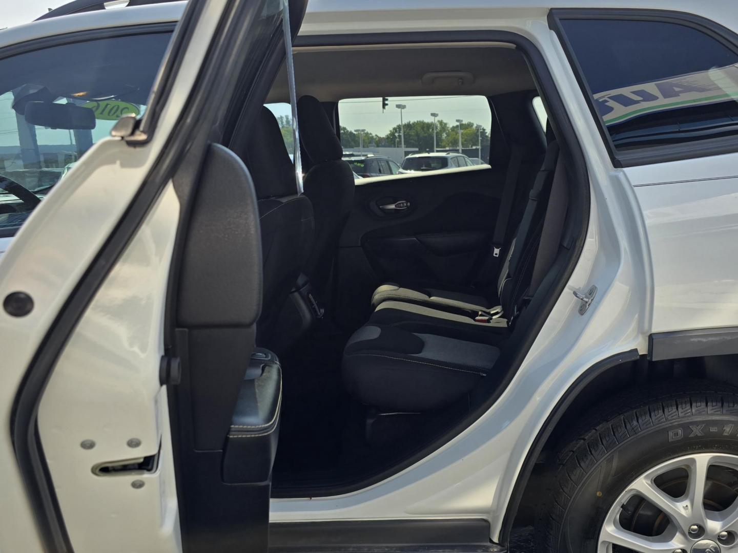 2016 WHITE JEEP CHEROKEE SPORT (1C4PJLAB8GW) with an Other engine, located at 5744 Central Avenue, Toledo, OH, 43615, (419) 724-0130, 41.676781, -83.682137 - 2016 JEEP CHEROKEE SPORT - Photo#6