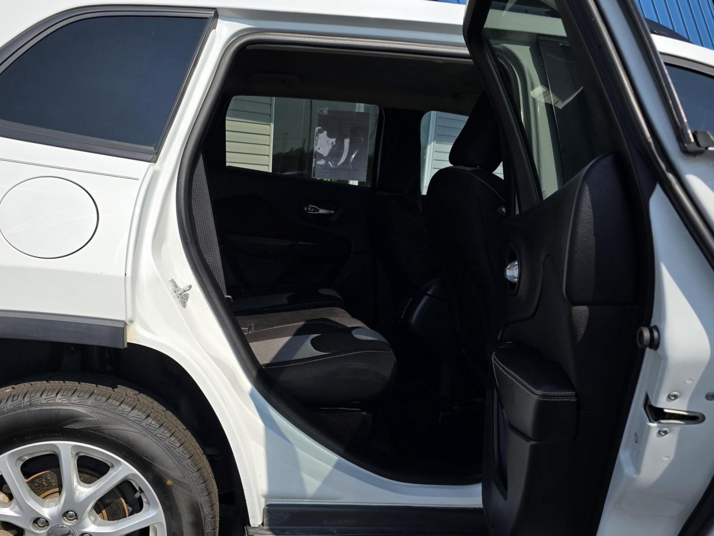 2016 WHITE JEEP CHEROKEE SPORT (1C4PJLAB8GW) with an Other engine, located at 5744 Central Avenue, Toledo, OH, 43615, (419) 724-0130, 41.676781, -83.682137 - 2016 JEEP CHEROKEE SPORT - Photo#8