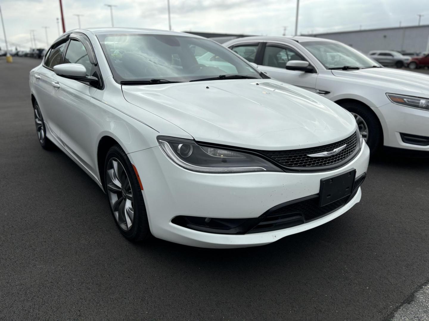 2015 SILVER CHRYSLER 200 S (1C3CCCBB2FN) , located at 100 West Coliseum Boulevard, Fort Wayne, IN, 46805, (260) 471-0567, 41.119961, -85.140312 - Photo#0