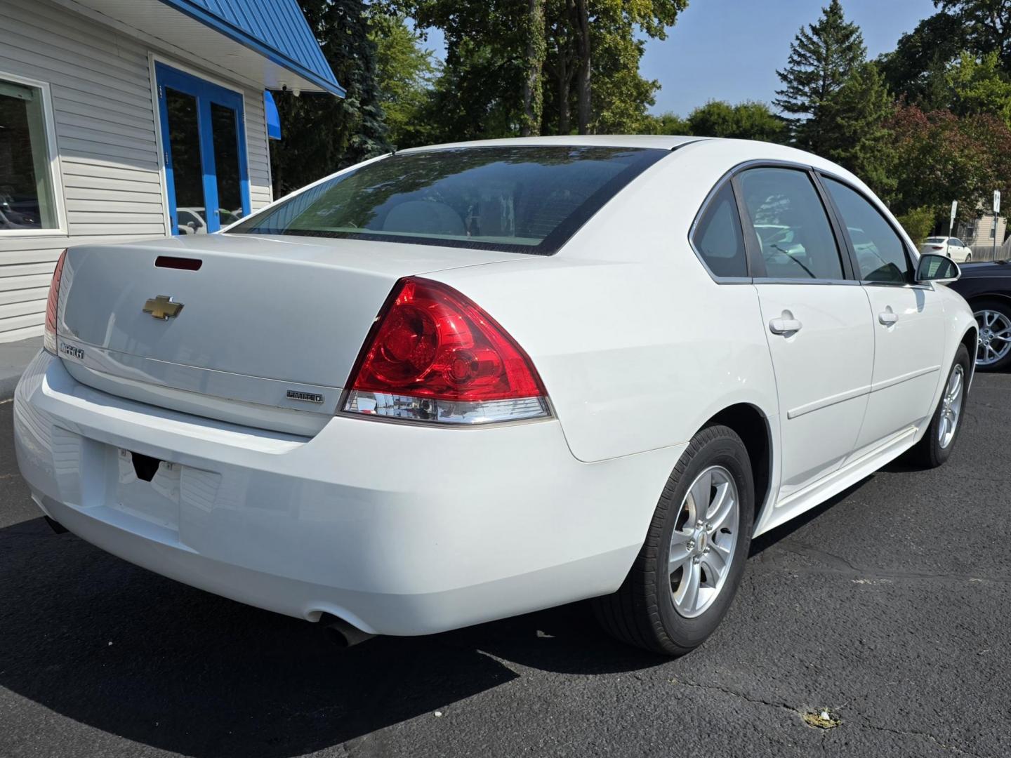 2016 WHITE CHEVROLET IMPALA LIMITED LS (2G1WA5E34G1) , located at 5744 Central Avenue, Toledo, OH, 43615, (419) 724-0130, 41.676781, -83.682137 - Photo#3