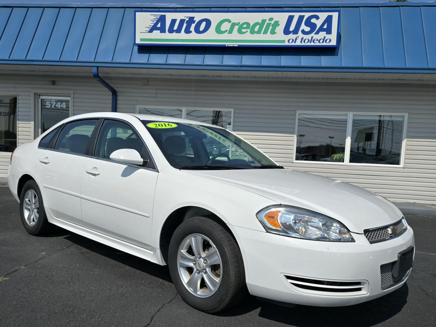 2016 WHITE CHEVROLET IMPALA LIMITED LS (2G1WA5E34G1) , located at 5744 Central Avenue, Toledo, OH, 43615, (419) 724-0130, 41.676781, -83.682137 - Photo#0