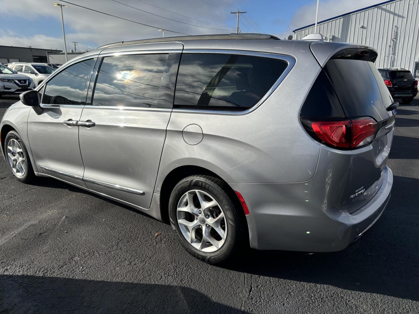 2017 SILVER CHRYSLER PACIFICA TOURING L (2C4RC1BG0HR) , located at 100 West Coliseum Boulevard, Fort Wayne, IN, 46805, (260) 471-0567, 41.119961, -85.140312 - Photo#1